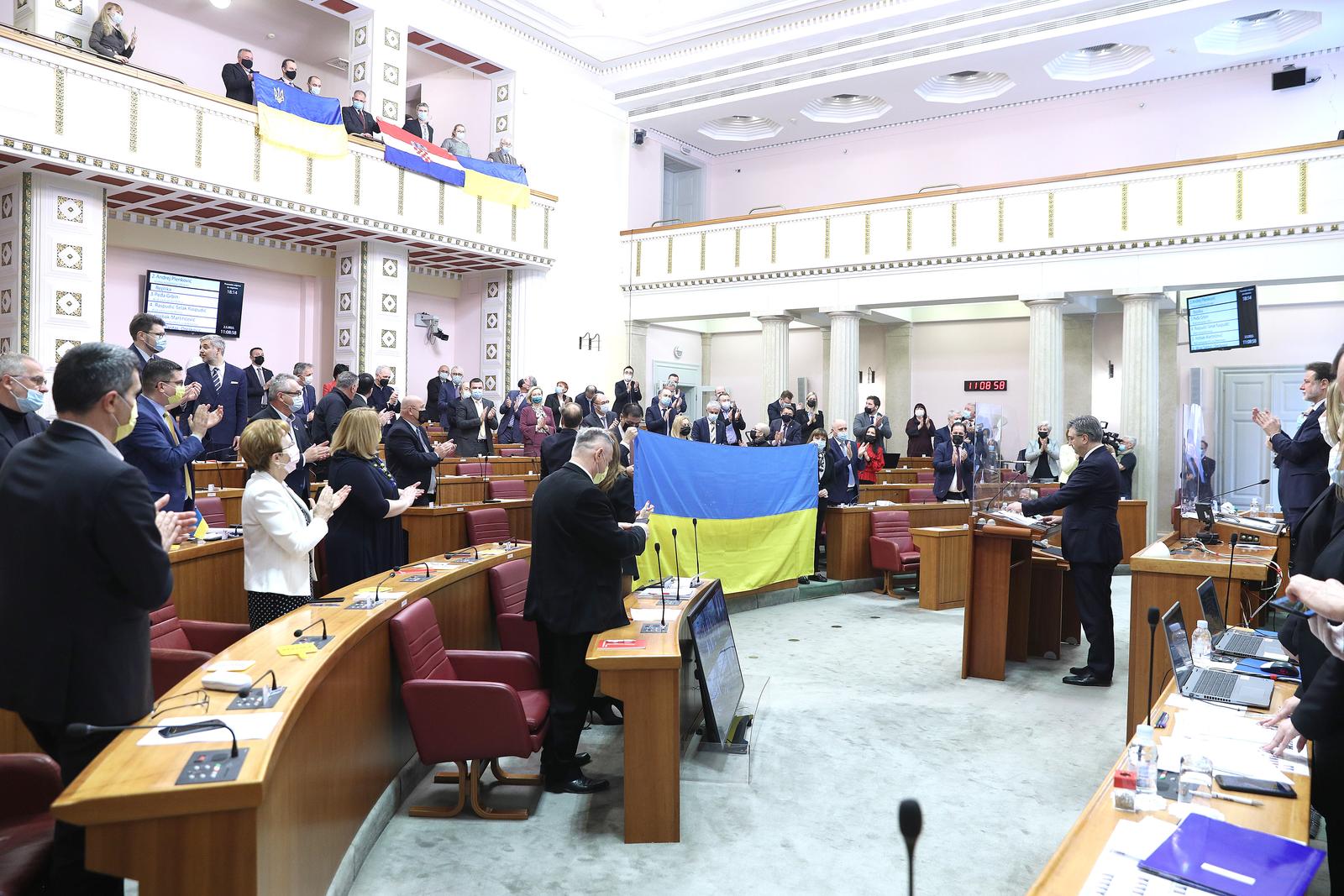 Ukrajinska zastava u Saboru, veleposlanik Kirilič dočekan pljeskom