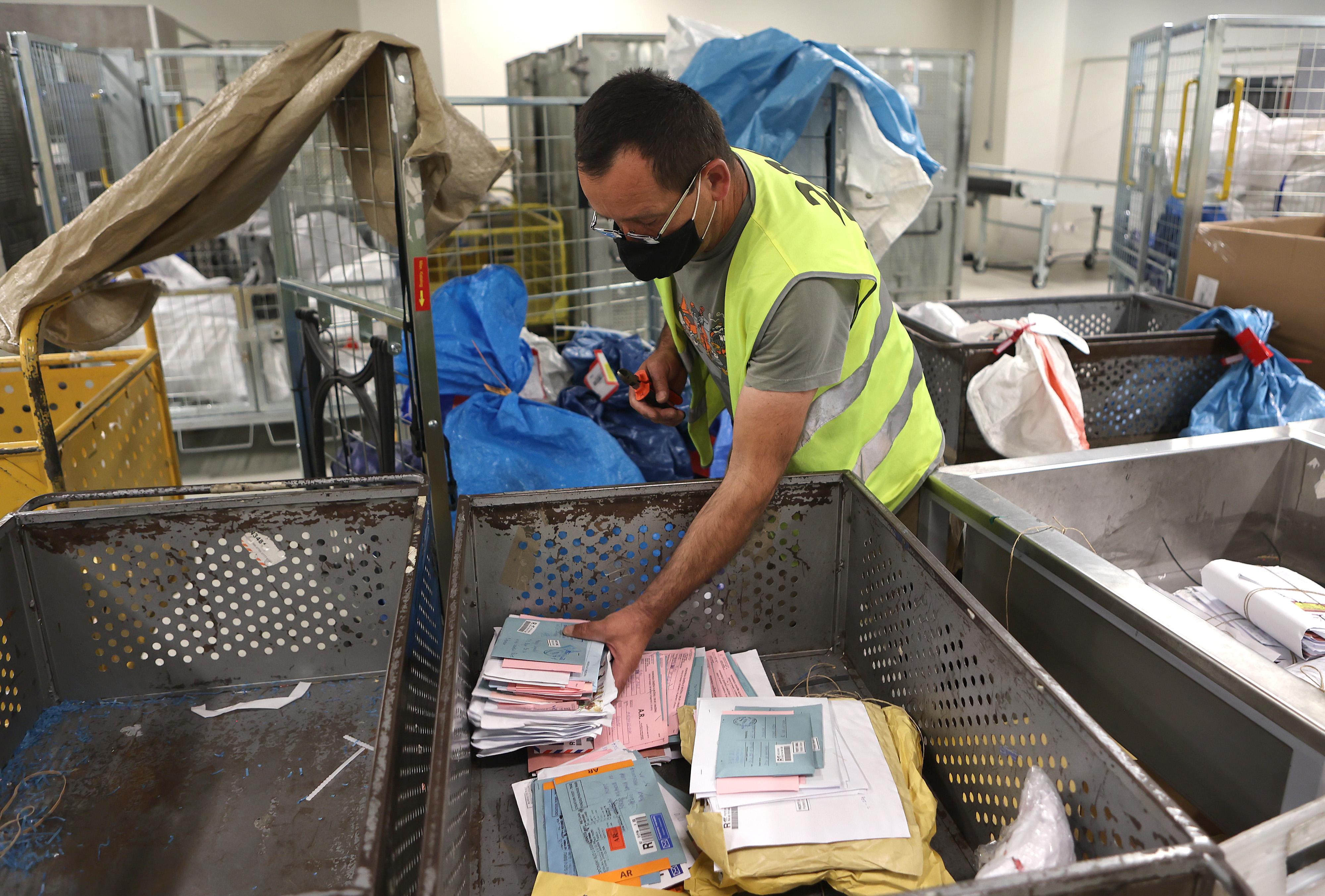 U sortirnom centru Pošte počela naplata carine i PDV-a na sve male pošiljke koje dolaze izvan EU