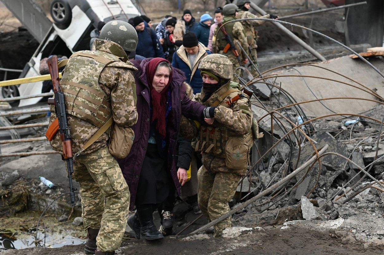 Ukraine: Refugees flee Irpin