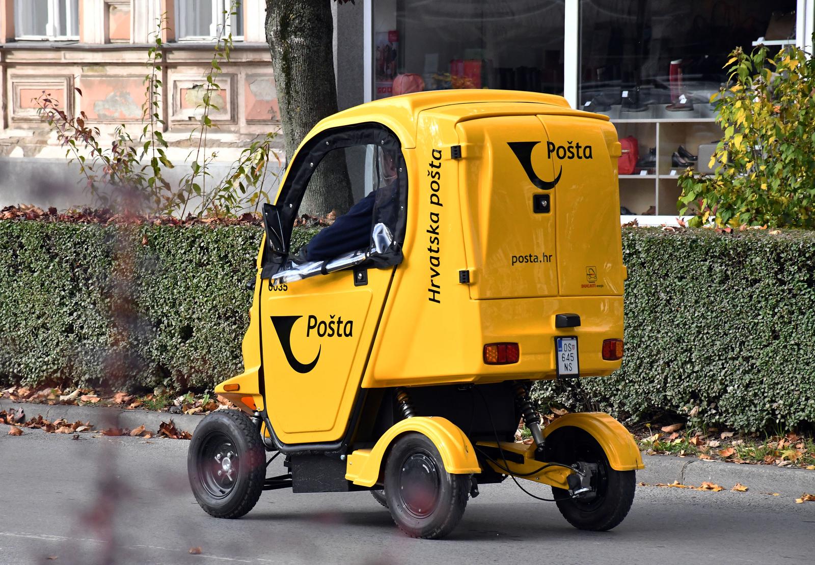 Slavonski Brod: Novo električno vozilo Hrvatske pošte na gradskim prometnicama