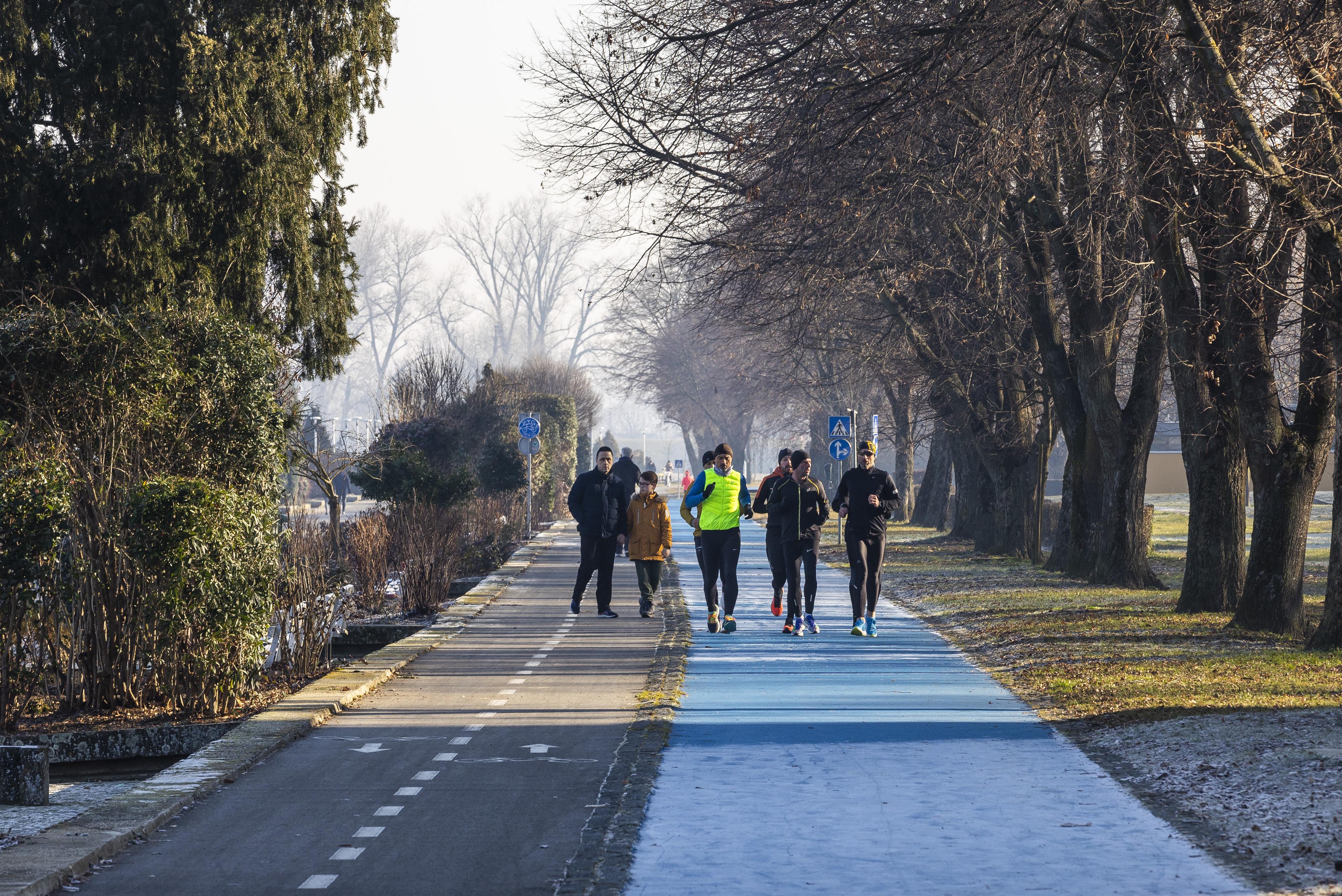 Sunčano ,ali hladno jutro, malobrojni osječani proveli su uz rijeku Dravu