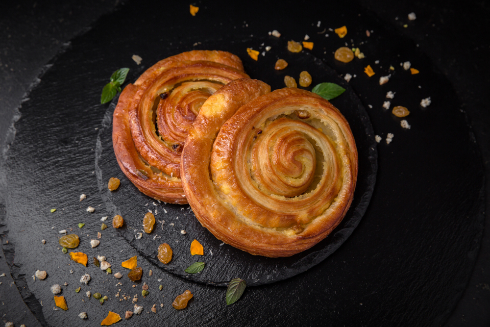 Sweet,Soft,Buns.,Puff,Pastry,Bun,With,Custard,,Raisins,And