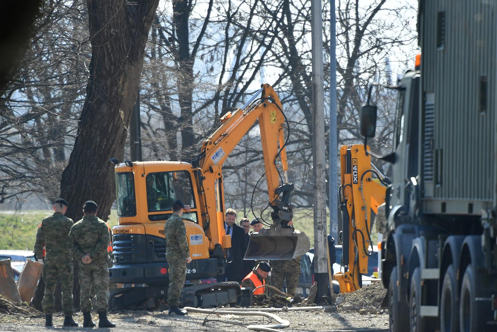 Zagreb: Ministar Banožić nadgleda pripreme za izvlačenje bespilotne letjelice