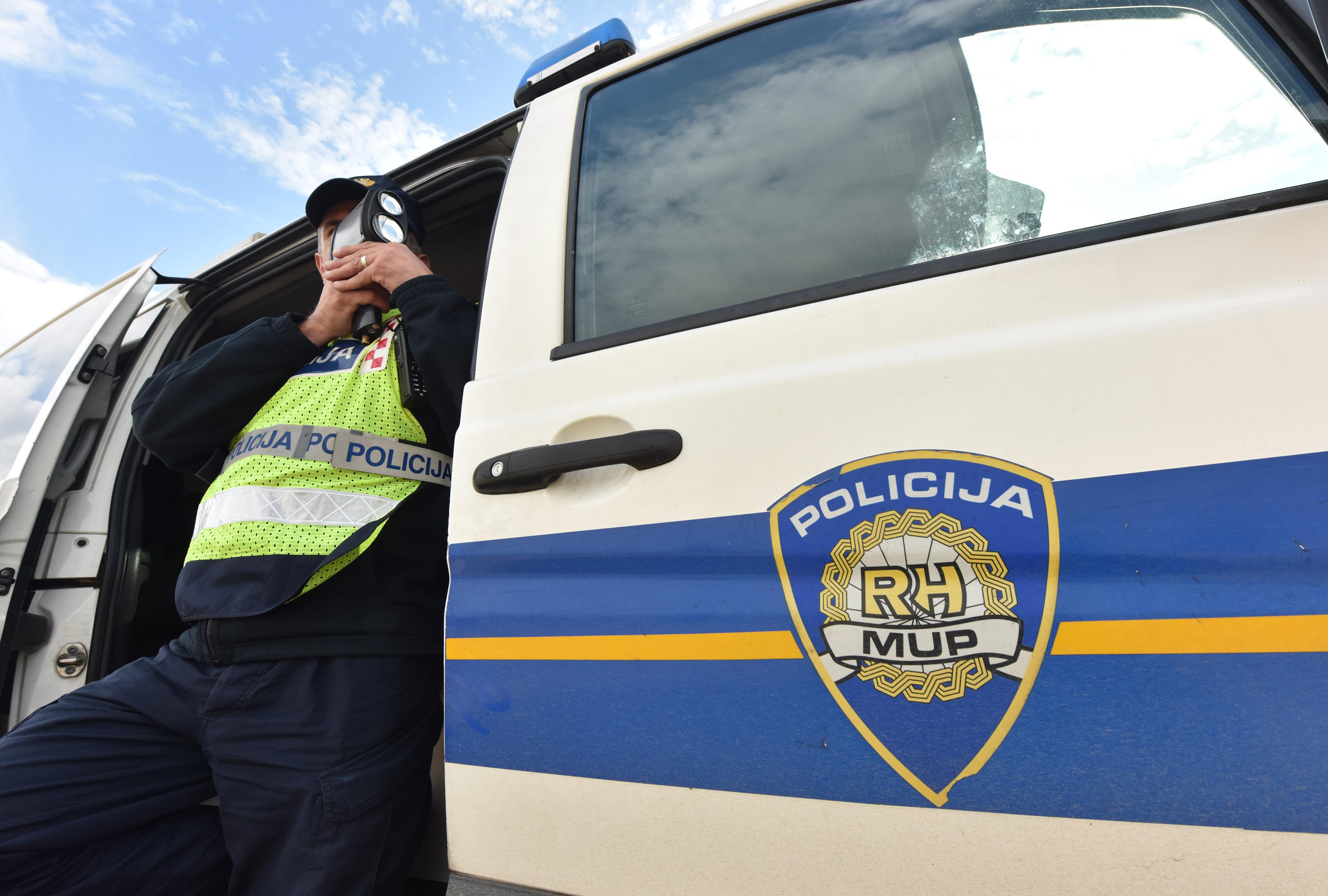 Vodice: Zbog u?estalih prometnih nesre?a policija kontrolira brzinu vozila