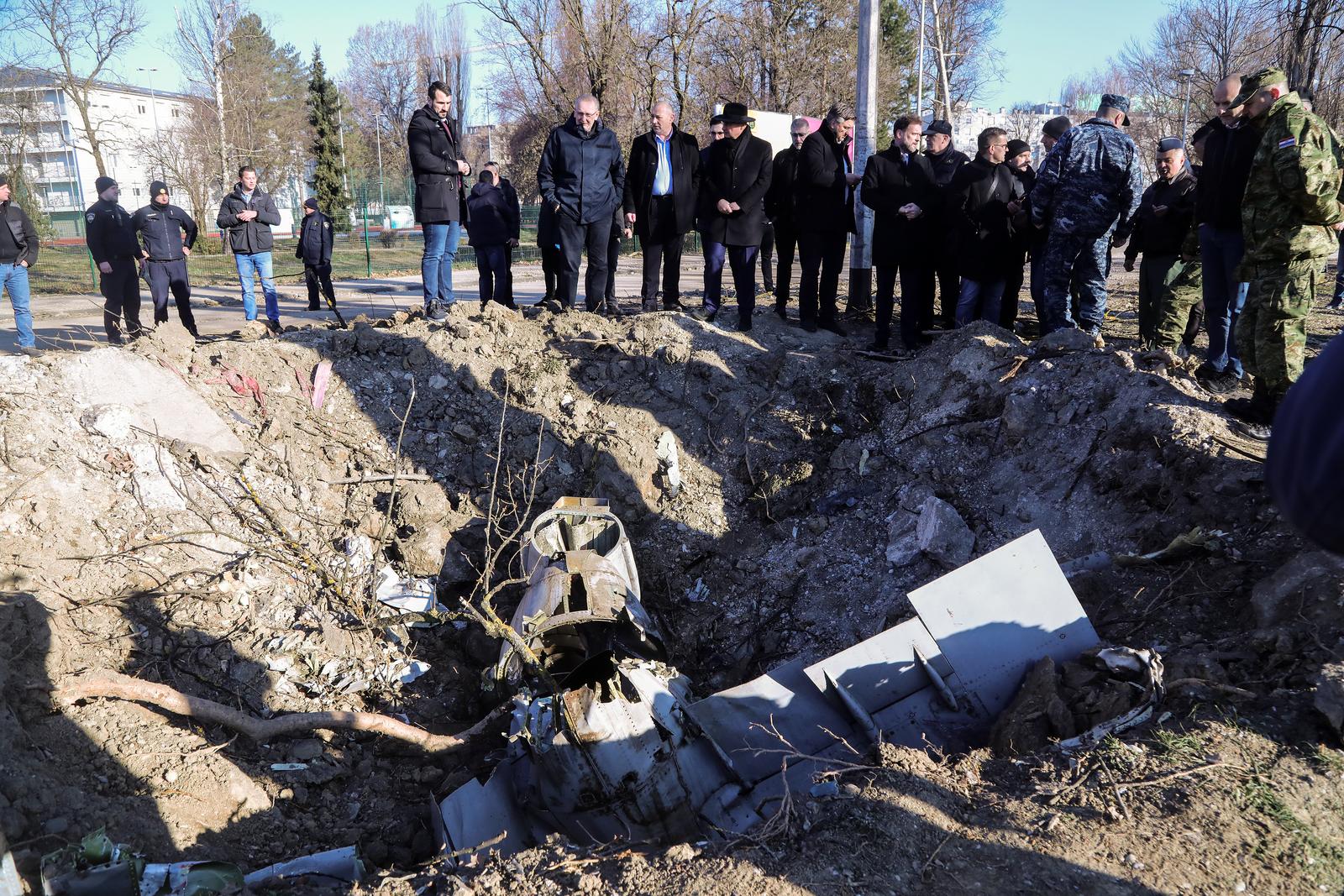 Zagreb: Premijer Andrej Plenković i  nadležni članovi Vlade obišli su mjesto pada besposadne letjelice
