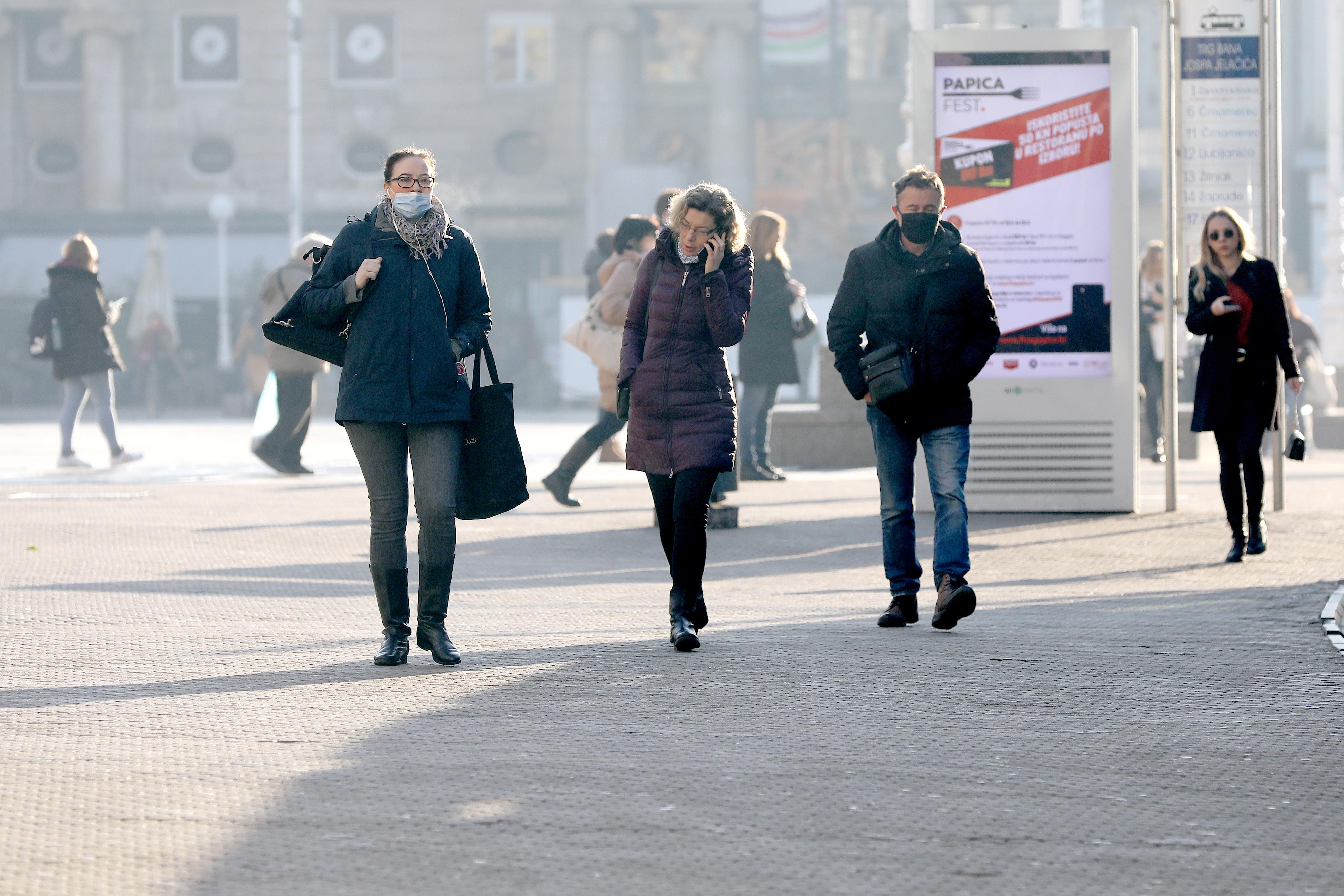 Sunčano i hladno jutro dočekalo je Zagrepčane pri odlasku na posao