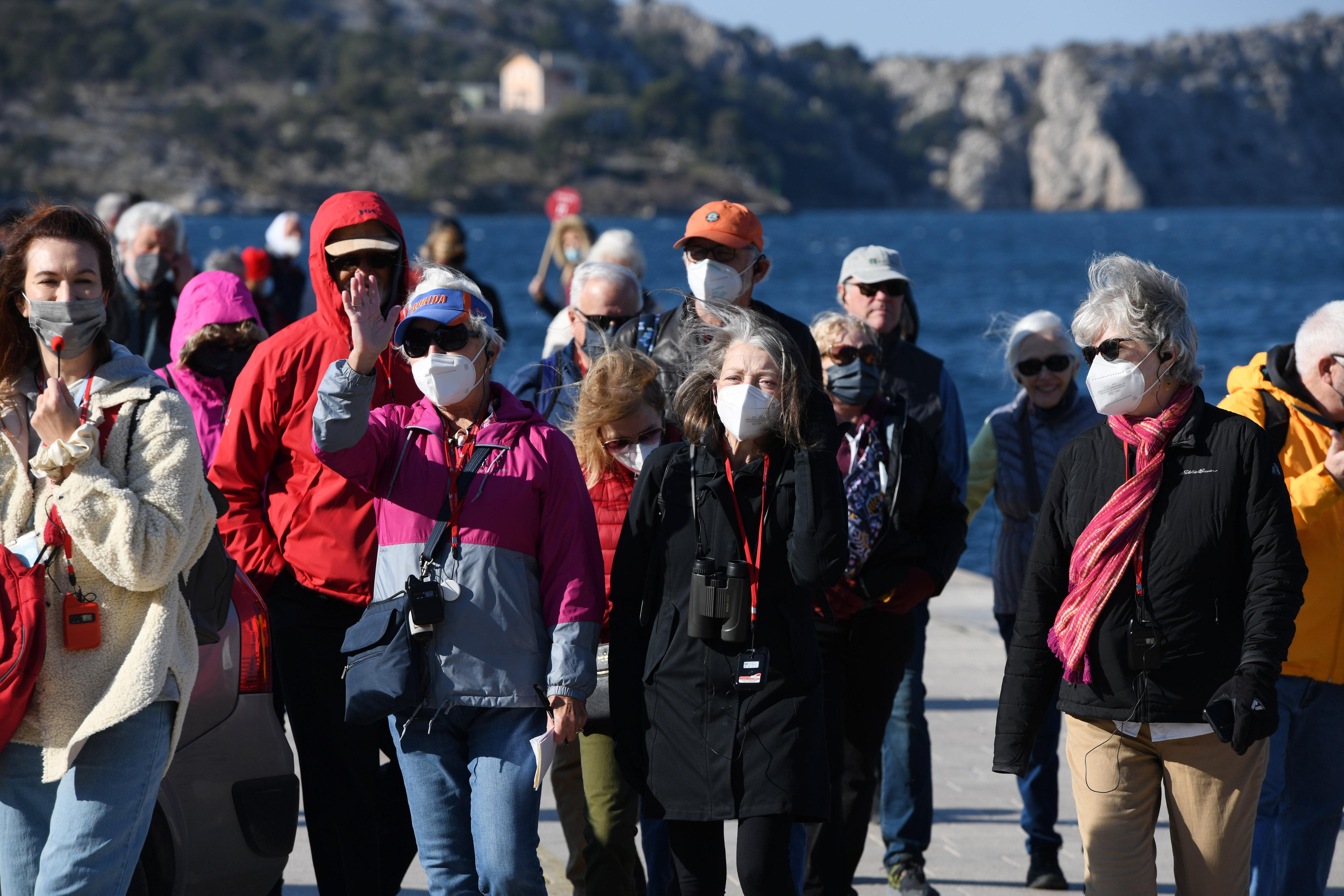 Šibenik: Veliki broj turističkih grupa u šetnji gradom
