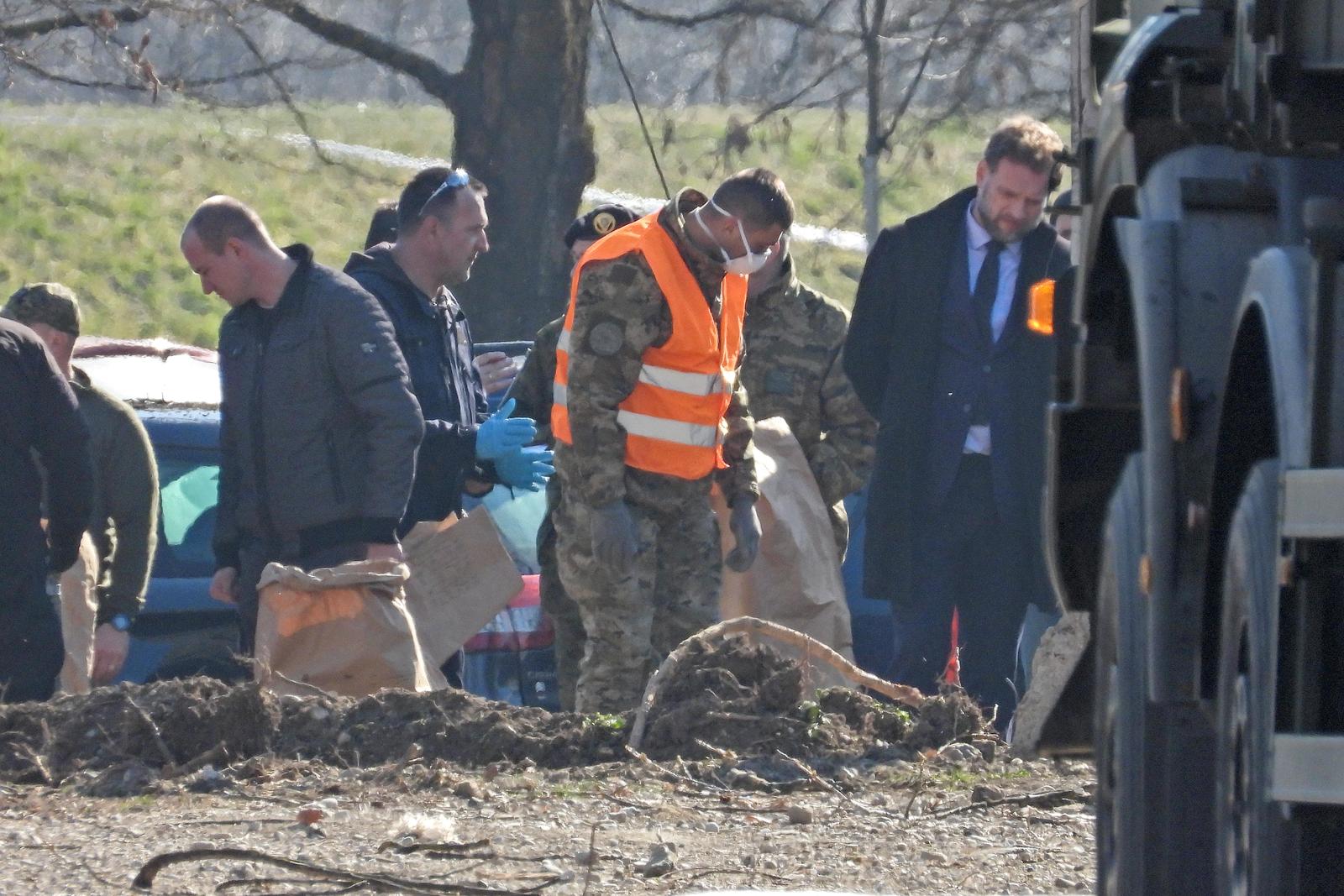 Zagreb: Ministar Banožić i dalje se nalazi na mjestu pada drona, akcija izvlačenja mogla bi potrajati