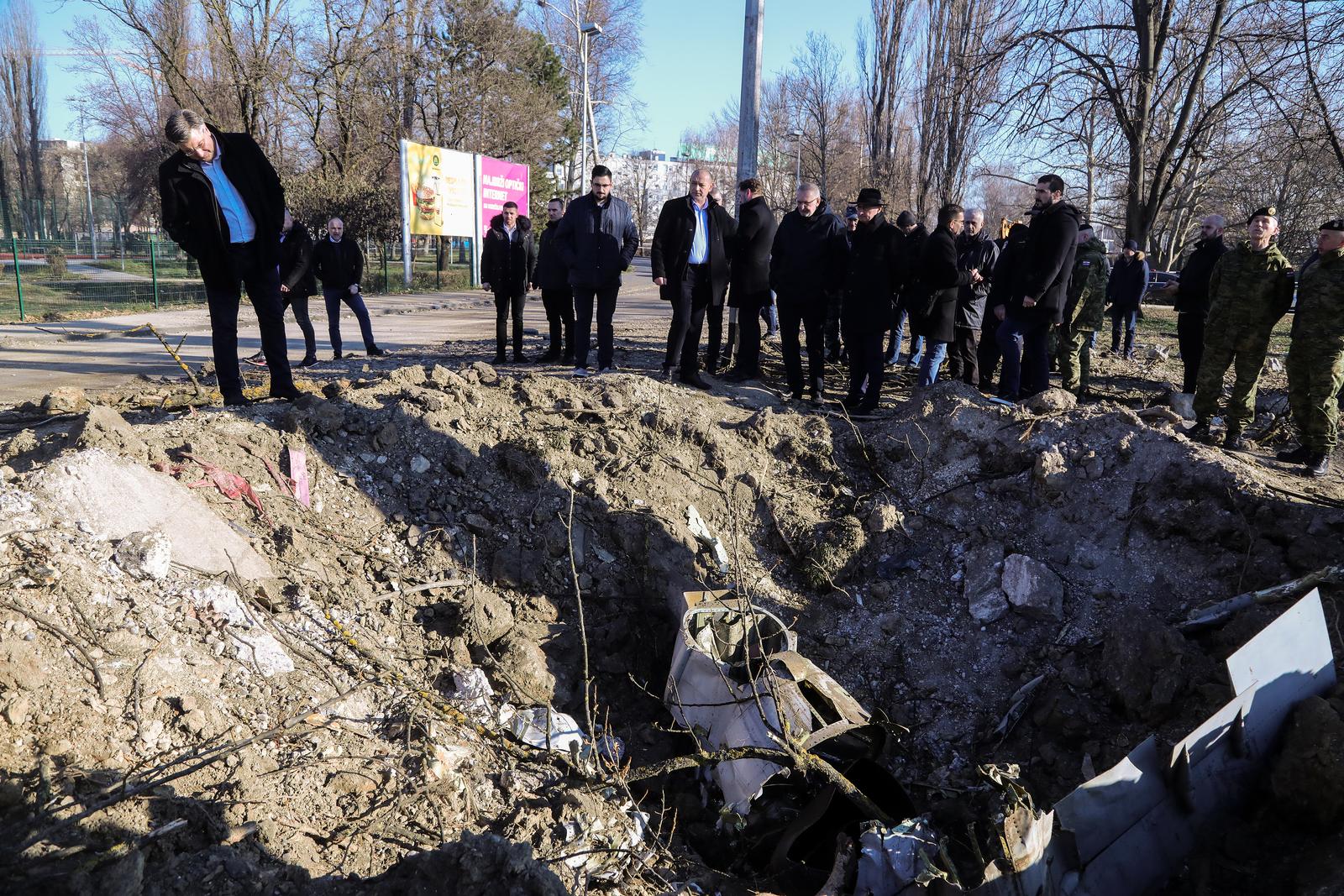 Zagreb: Premijer Andrej Plenković i  nadležni članovi Vlade obišli su mjesto pada besposadne letjelice