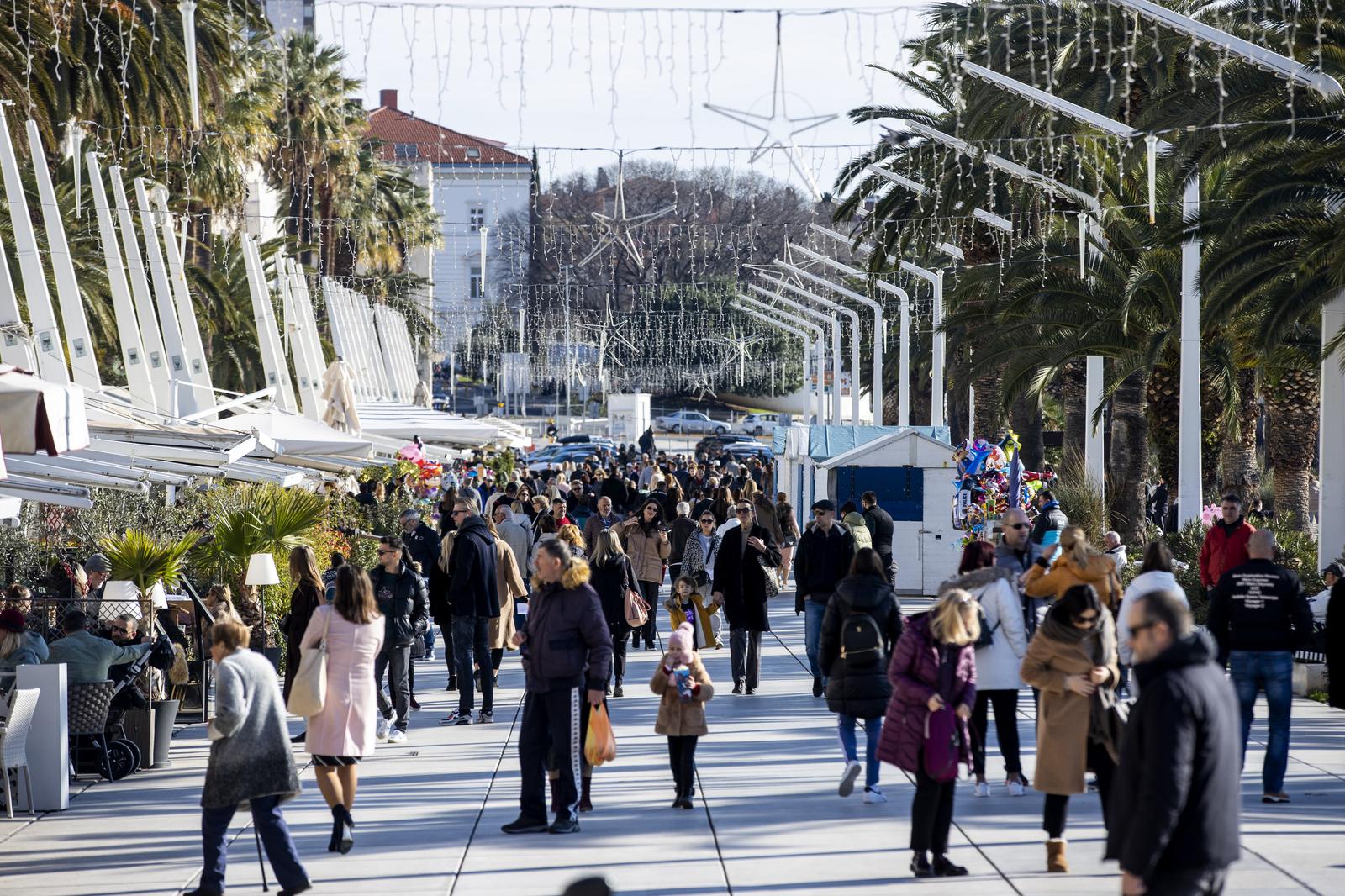 Split, riva, građani, šetnja