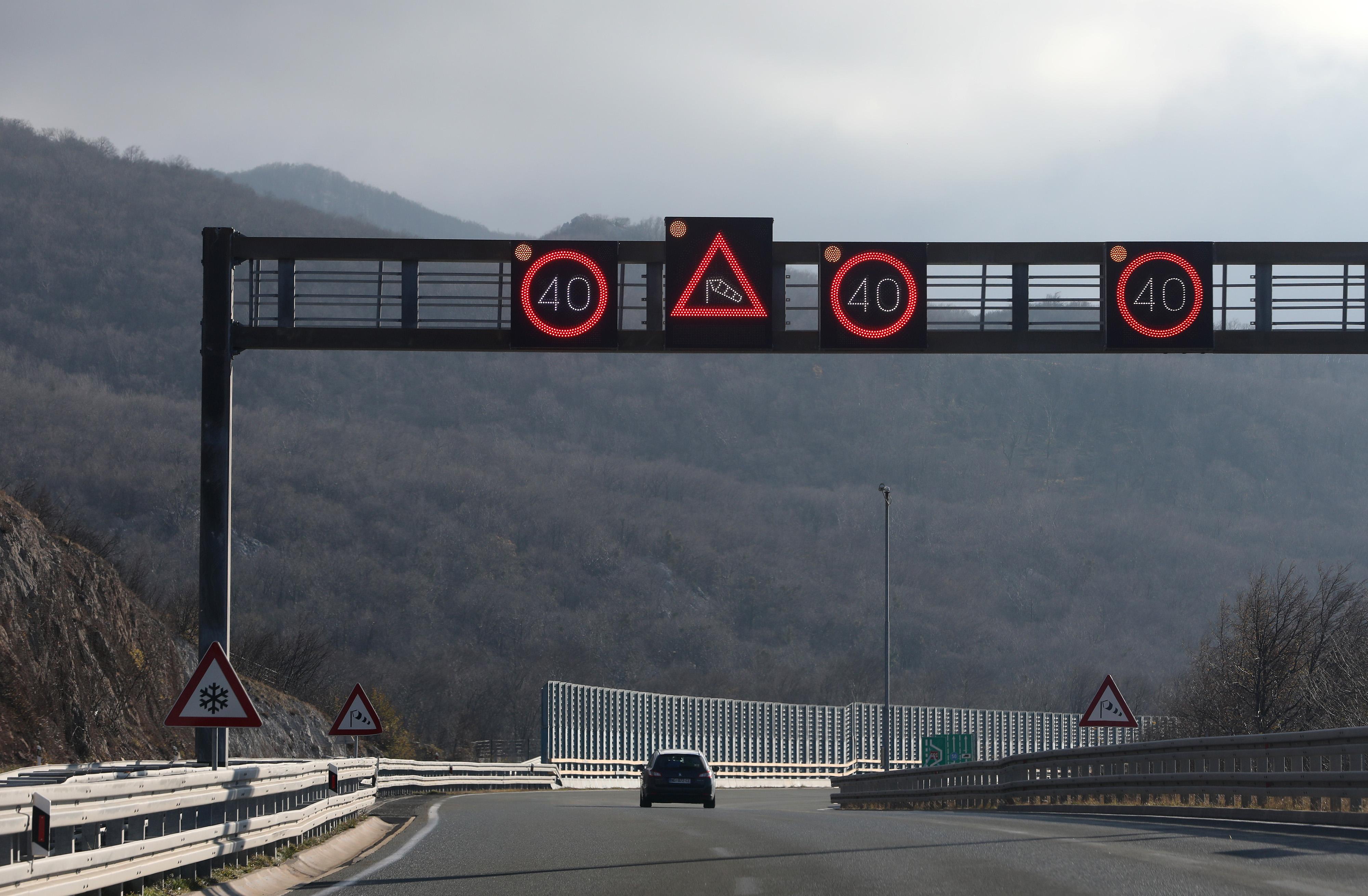 Rijeka: Olujni vjetar otežava promet na autocesti