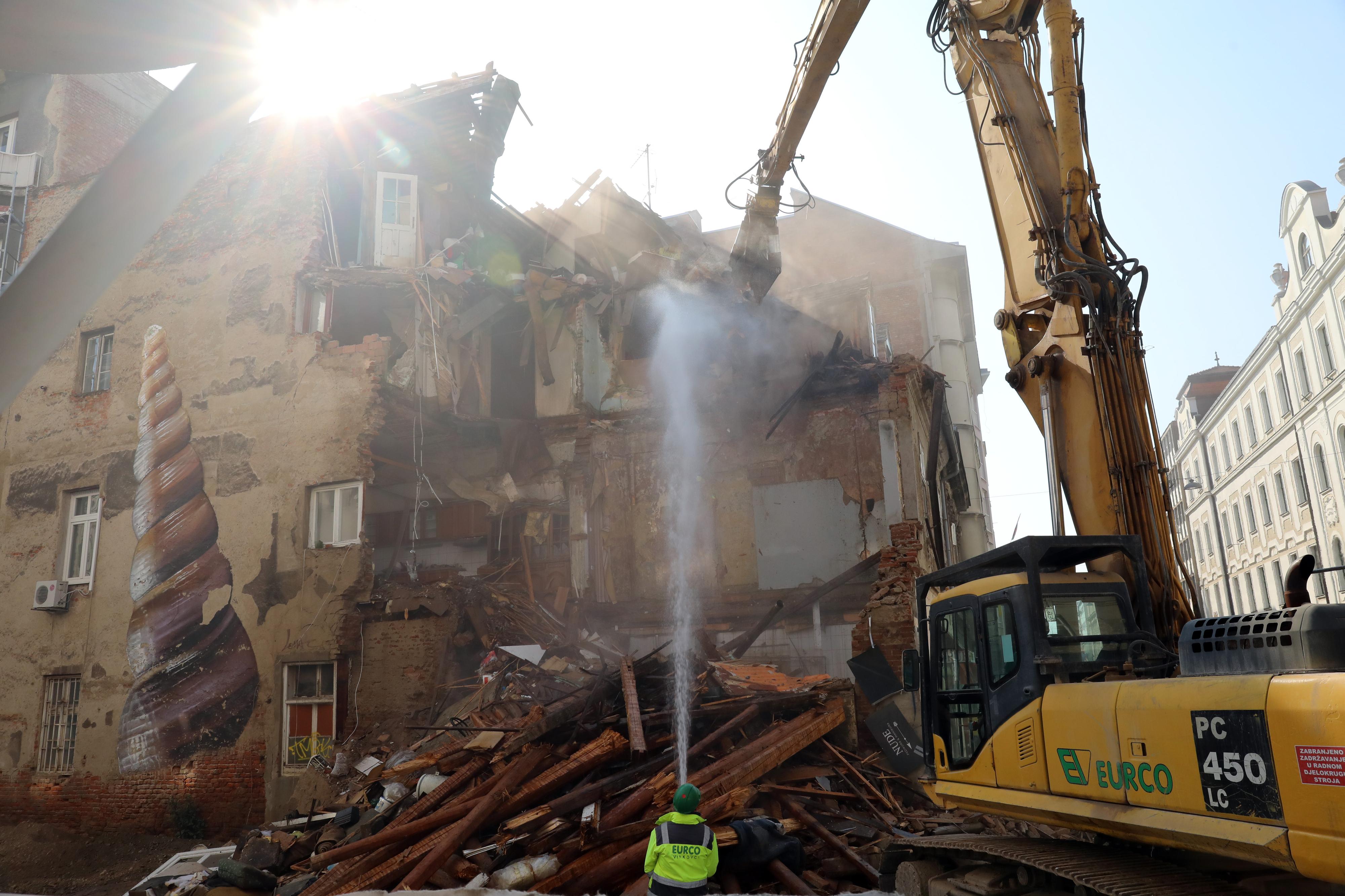 Zagreb: Počelo je rušenje zgrade na uglu Đorđićeve i Petrinjske, simbol zagrebačkog potresa