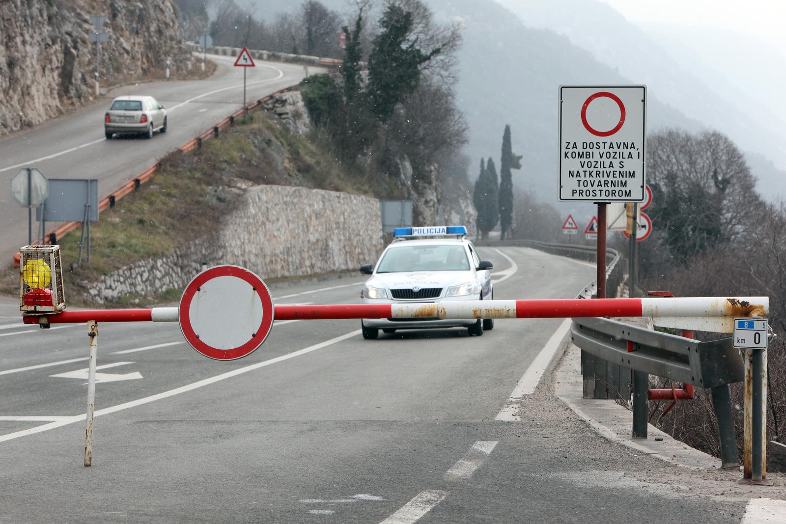 Rijeka: Zbog jake olujne bure zatvorena dionica Jadranske magistrale