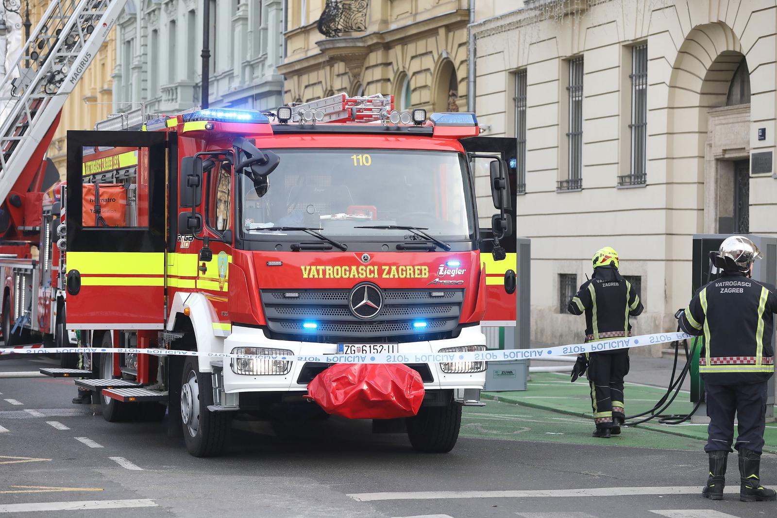 Požar u centru Zagreba, gusti dim prekrio Tomislavov trg