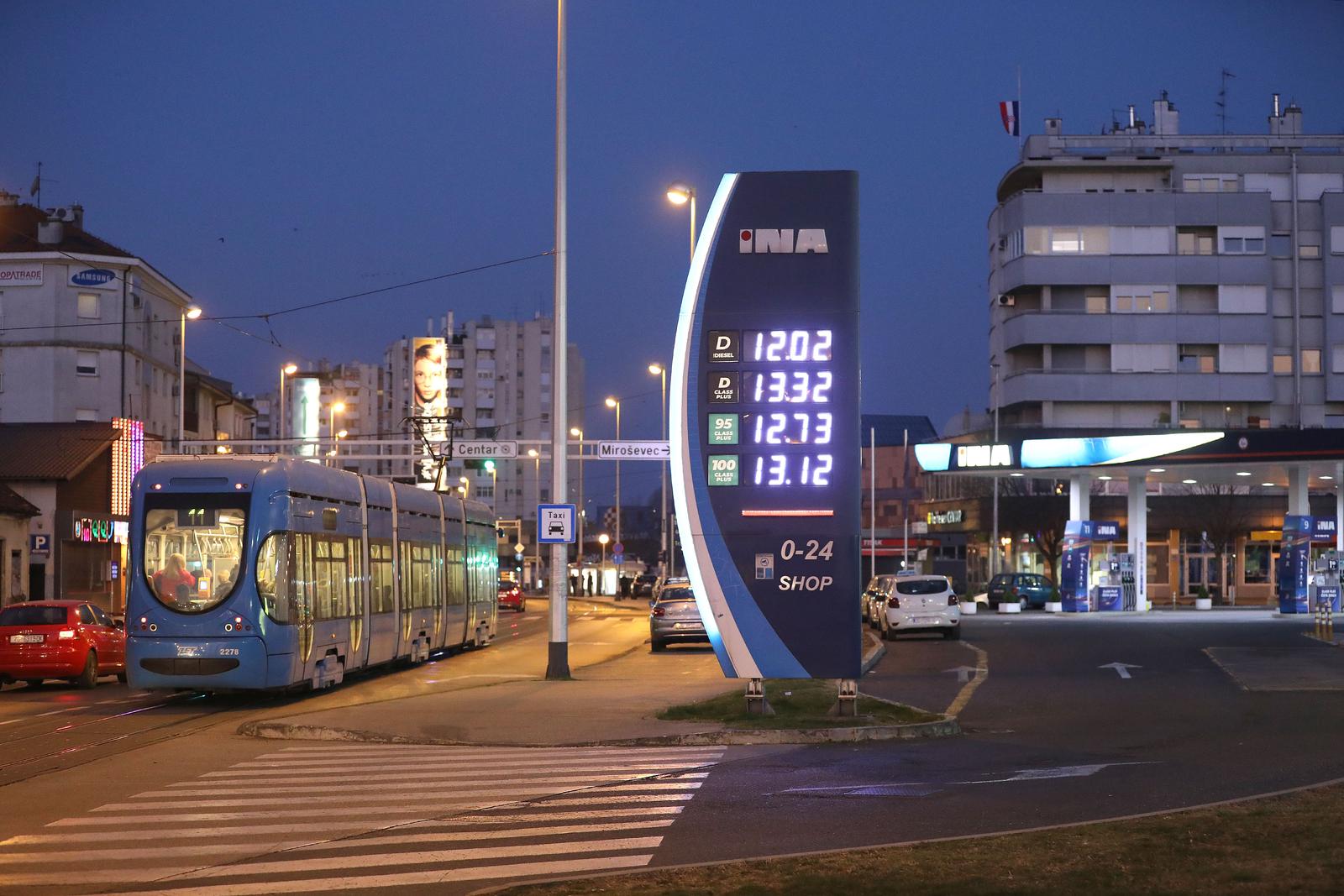 Na benzinskim postajama diljem Hrvatske od noćas niže cijene goriva