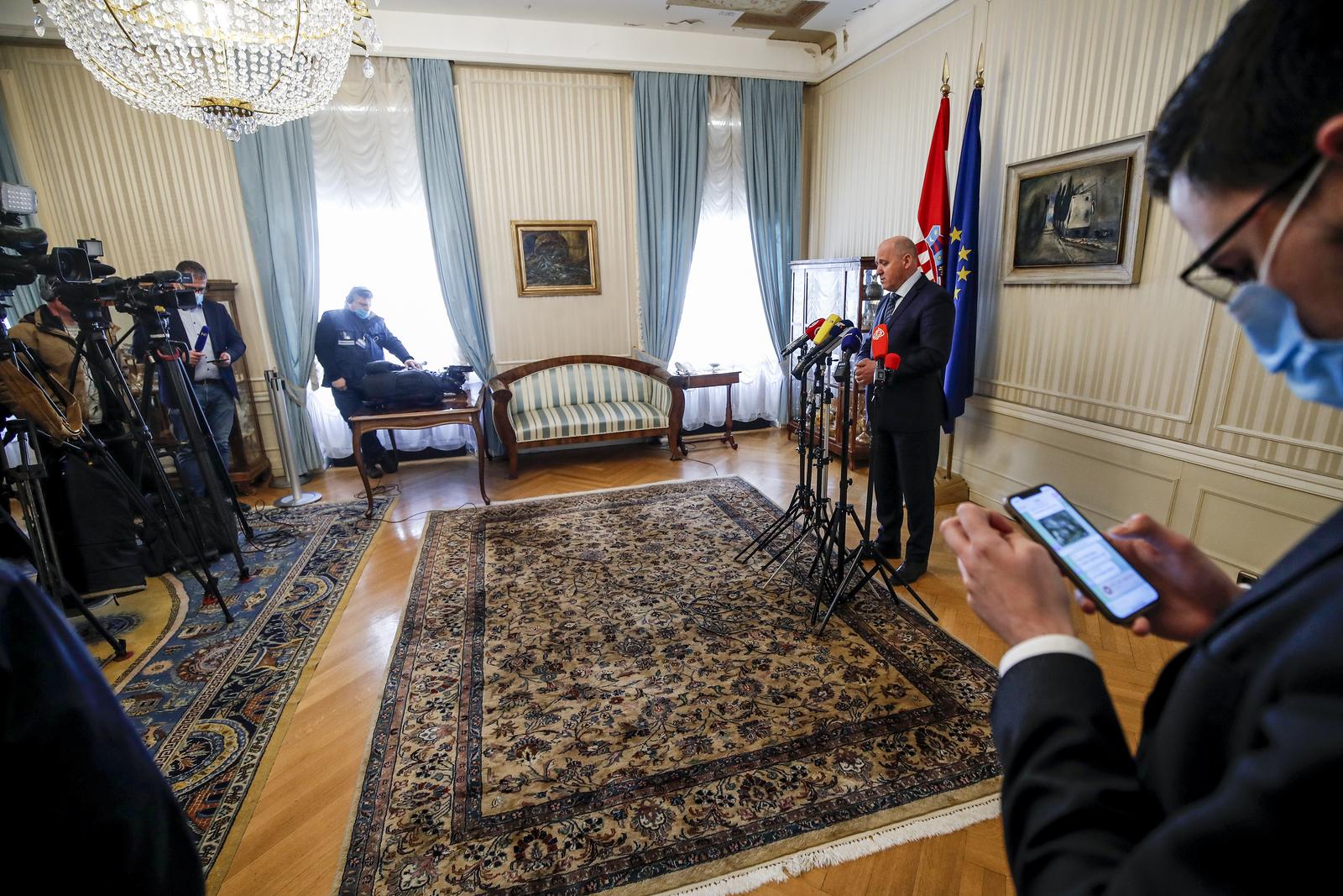 Zagreb: Branko Bačić dao izjavu medijima nakona koalicijskog sastanka