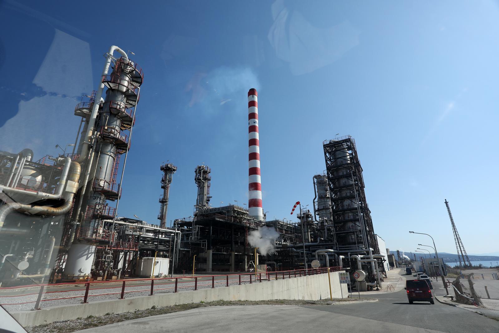 Ministar Ćorić obišao radove na postrojenju za obradu teških ostataka u Rafineriji nafte Rijeka