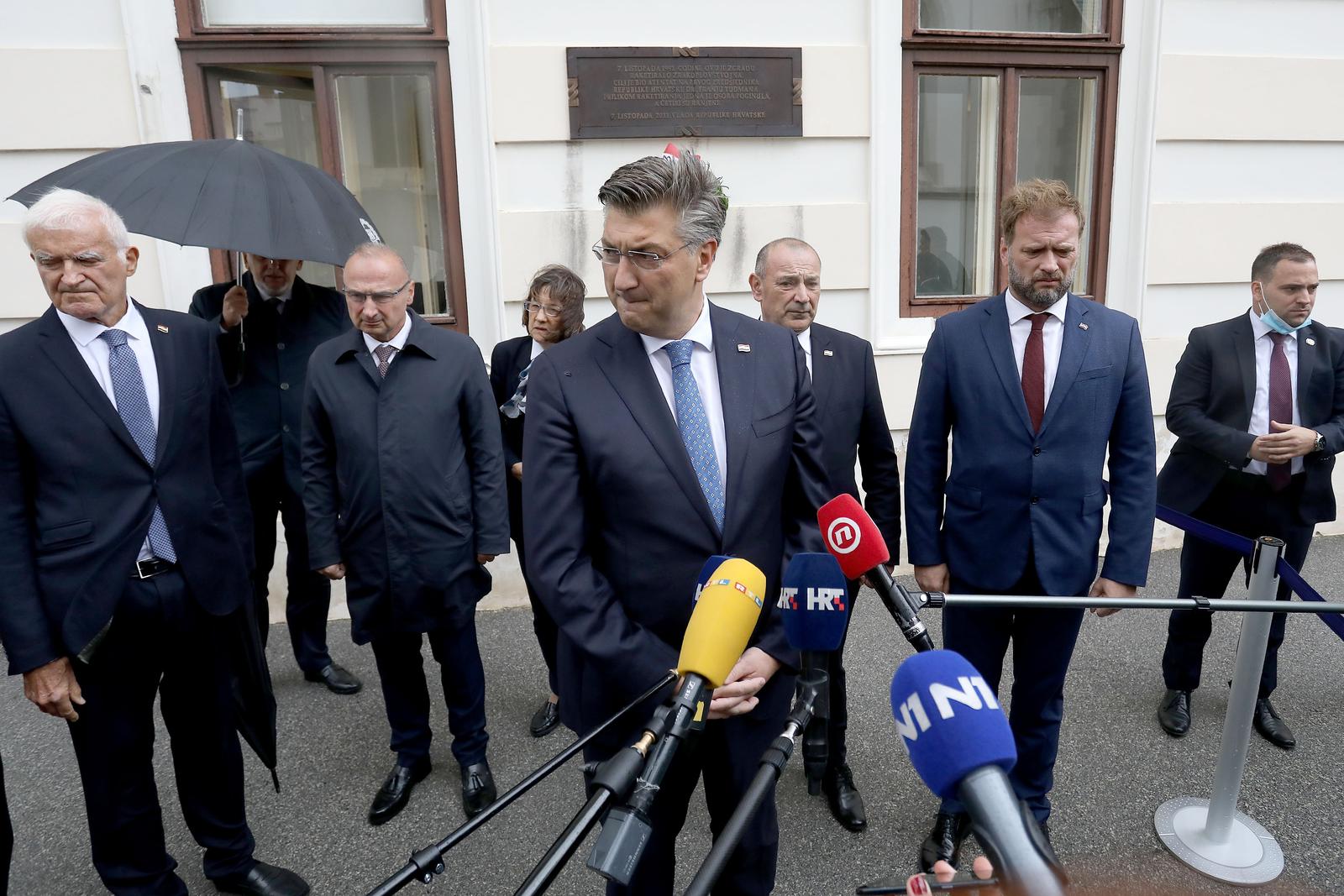 Zagreb: Andrej Plenković položio vijenac povodom obljetnice raketiranja Banskih dvora