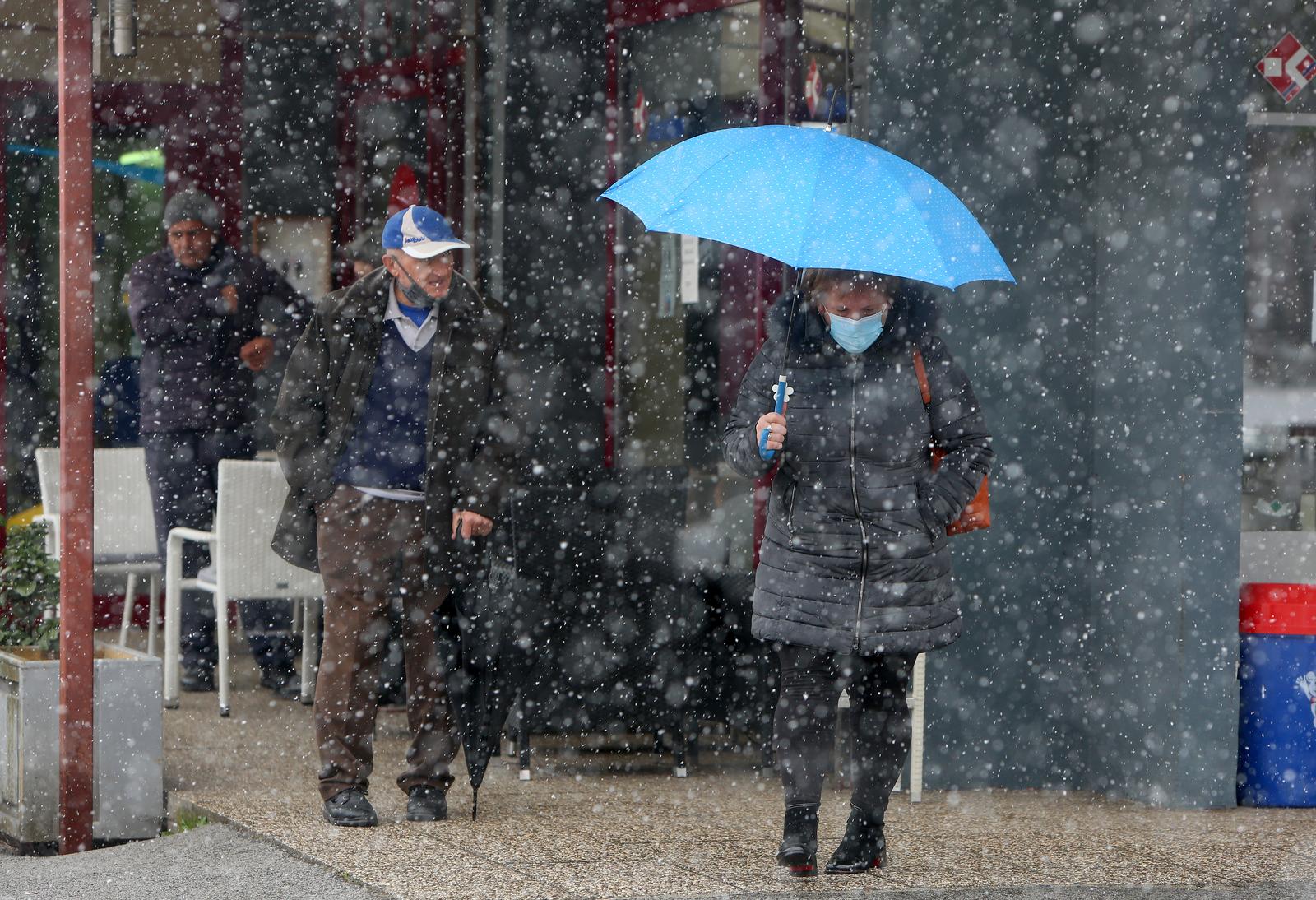 Slunjsko područje zabijelio snijeg