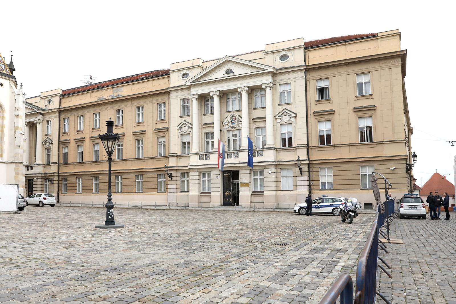 Zgrada Sabora ide u obnovu, Velesajam, Kockica i zgrada Vjesnika spominju se kao moguće zamjenske lokacije za zastupnike dok traju radovi