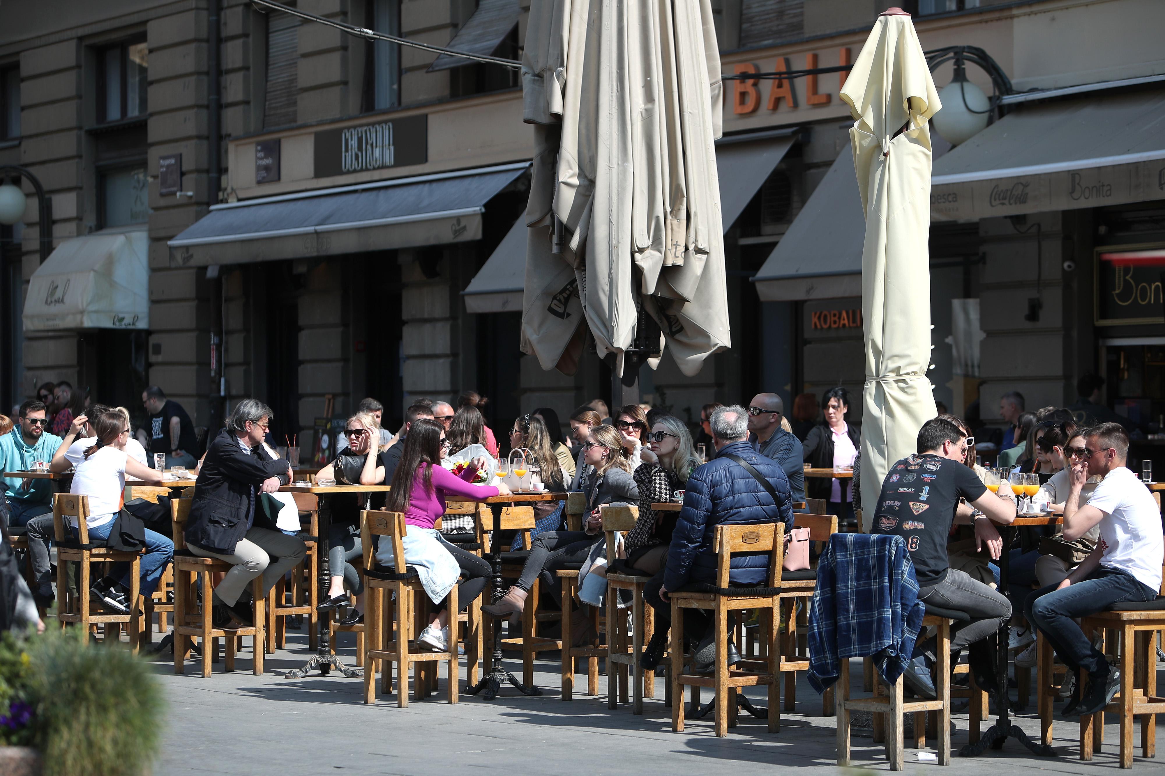 Zagreb: Šetnja gradom i pune terase kafića obilježje su sunčane nedjelje