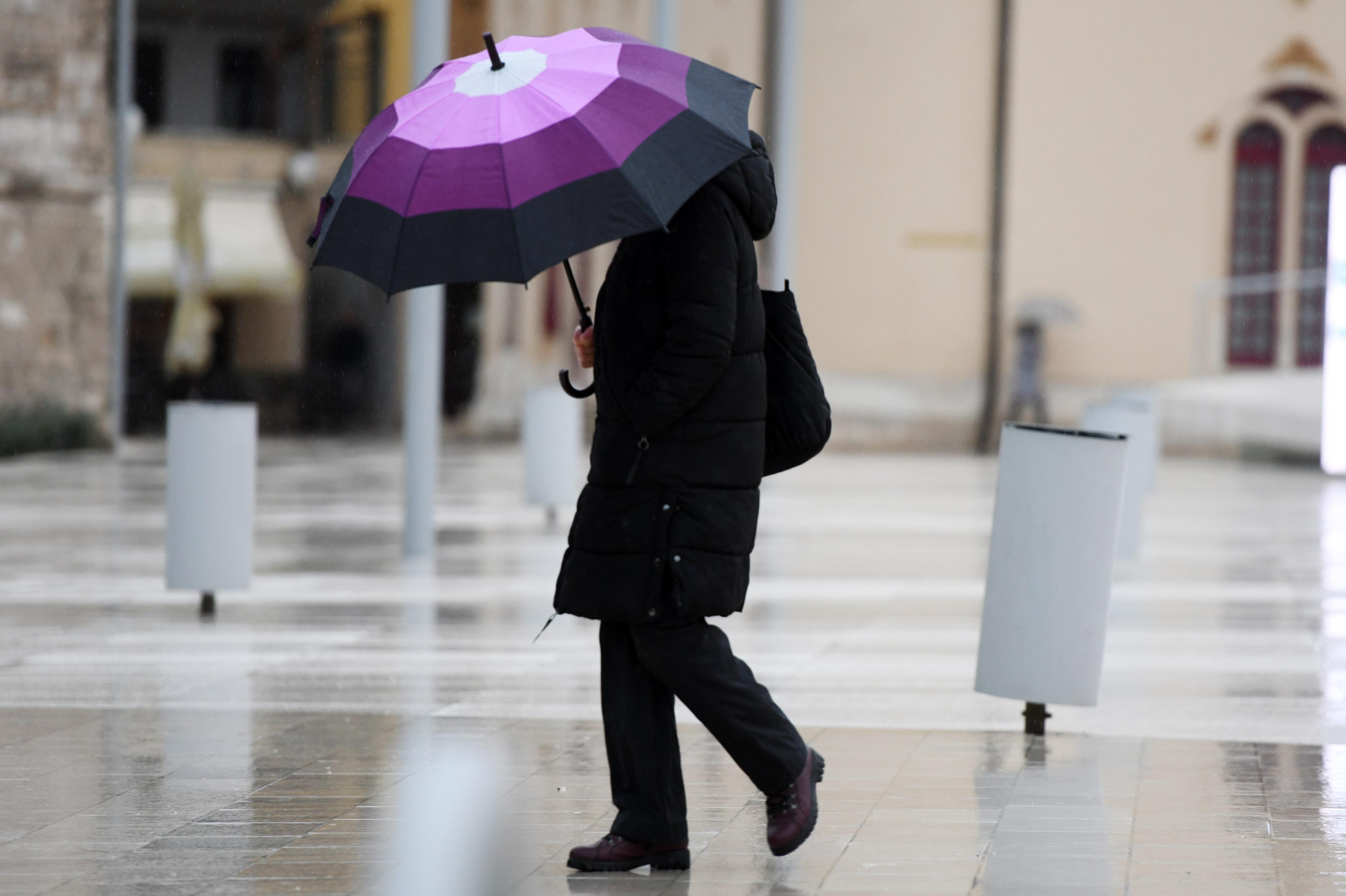 Tmurno i kišovito jutro na ulicama Šibenika