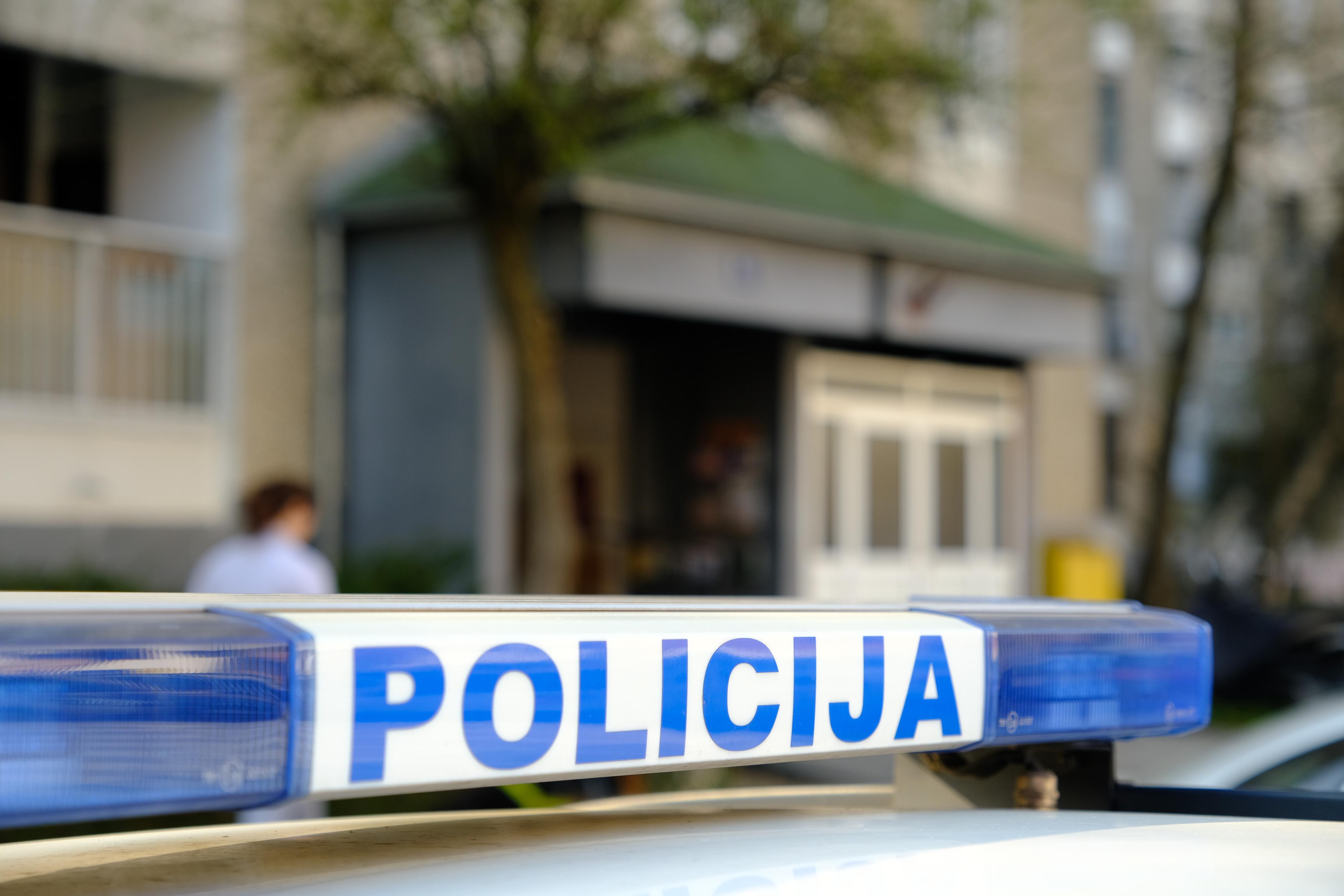 Zagreb: Policijski očevid u zgradi na Vrbanima gdje je pronađeno tijelo žene