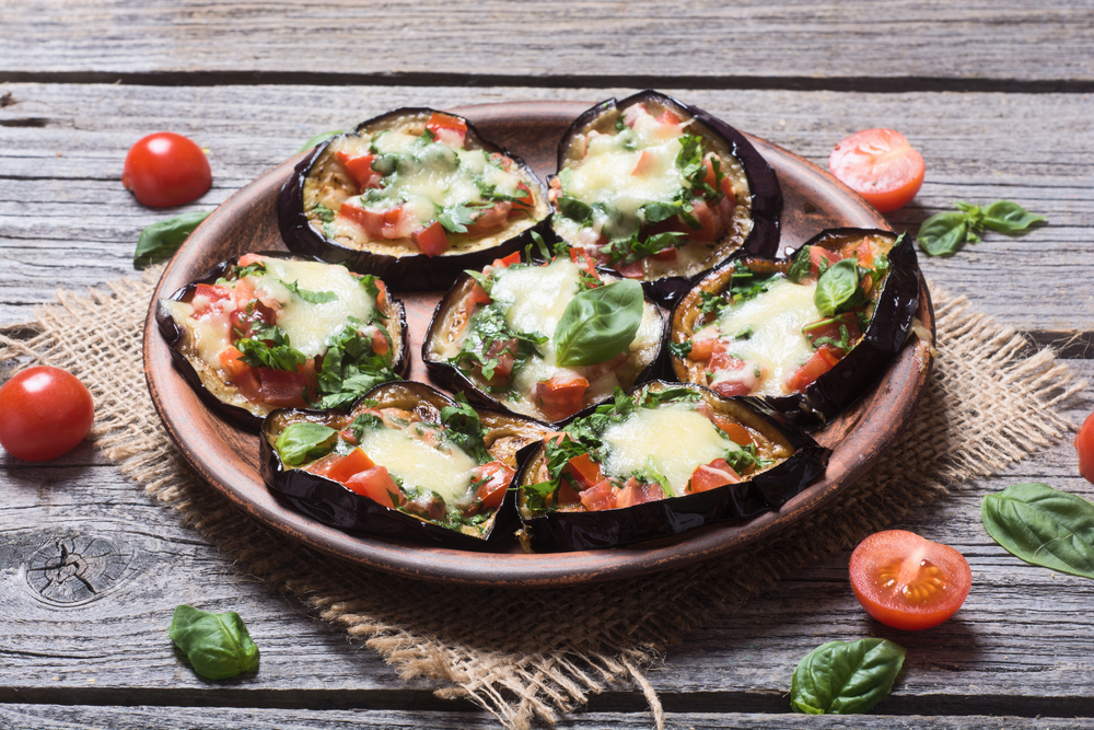 Mini,Pizza,With,Eggplant,,,Tomato,And,Basil,.