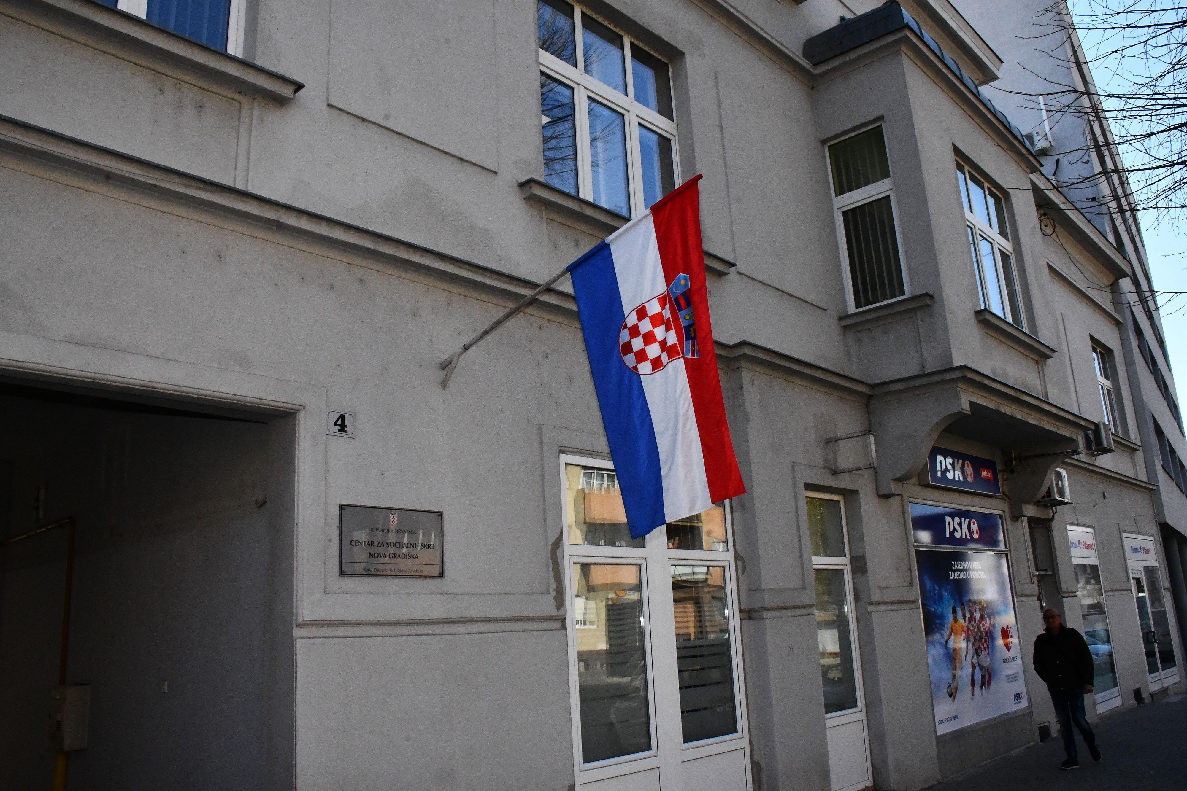 Nova Gradiška: Prosvjed Udruge za traženje pravde za ubijenu djevojčicu Nikoll Dedić