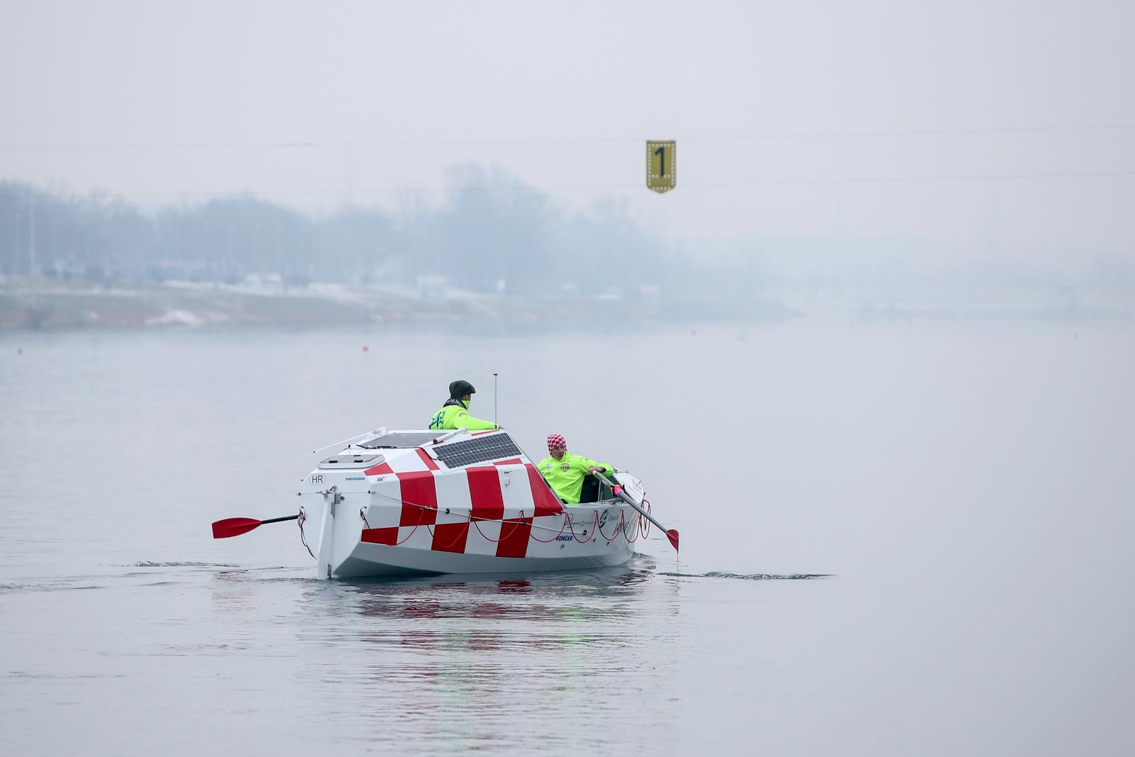 Zagreb: Održana svečanost porinuća i blagoslova čamca Fenix kojim će hrvatski branitelji preveslati Atlantik