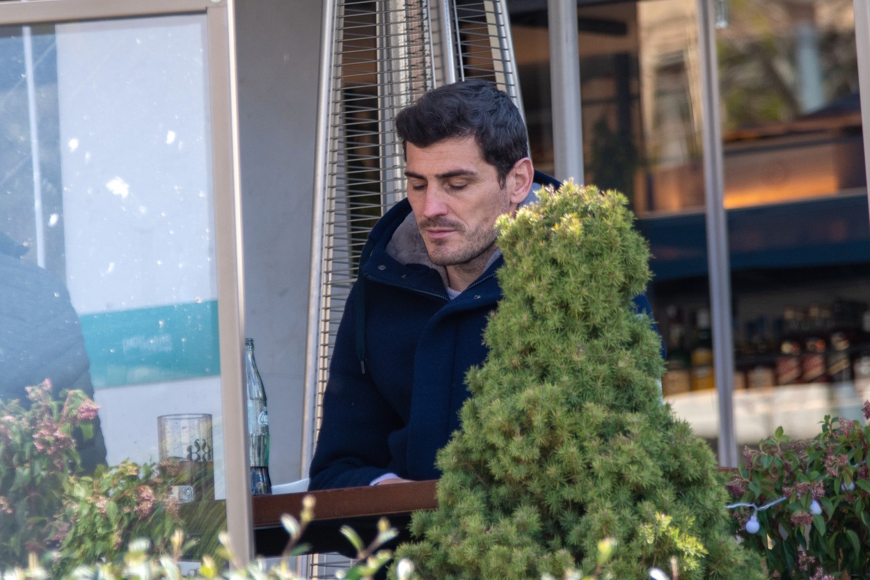 Iker Casillas takes refuge in those closest to him