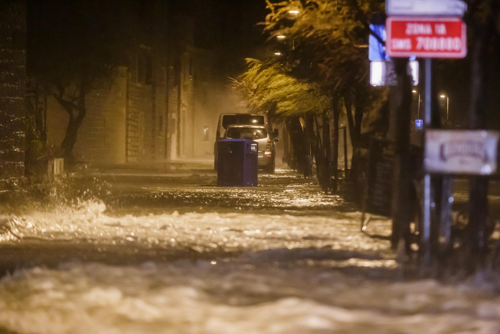 Orkansko jugo tijekom noći zahvatilo Kaštela
