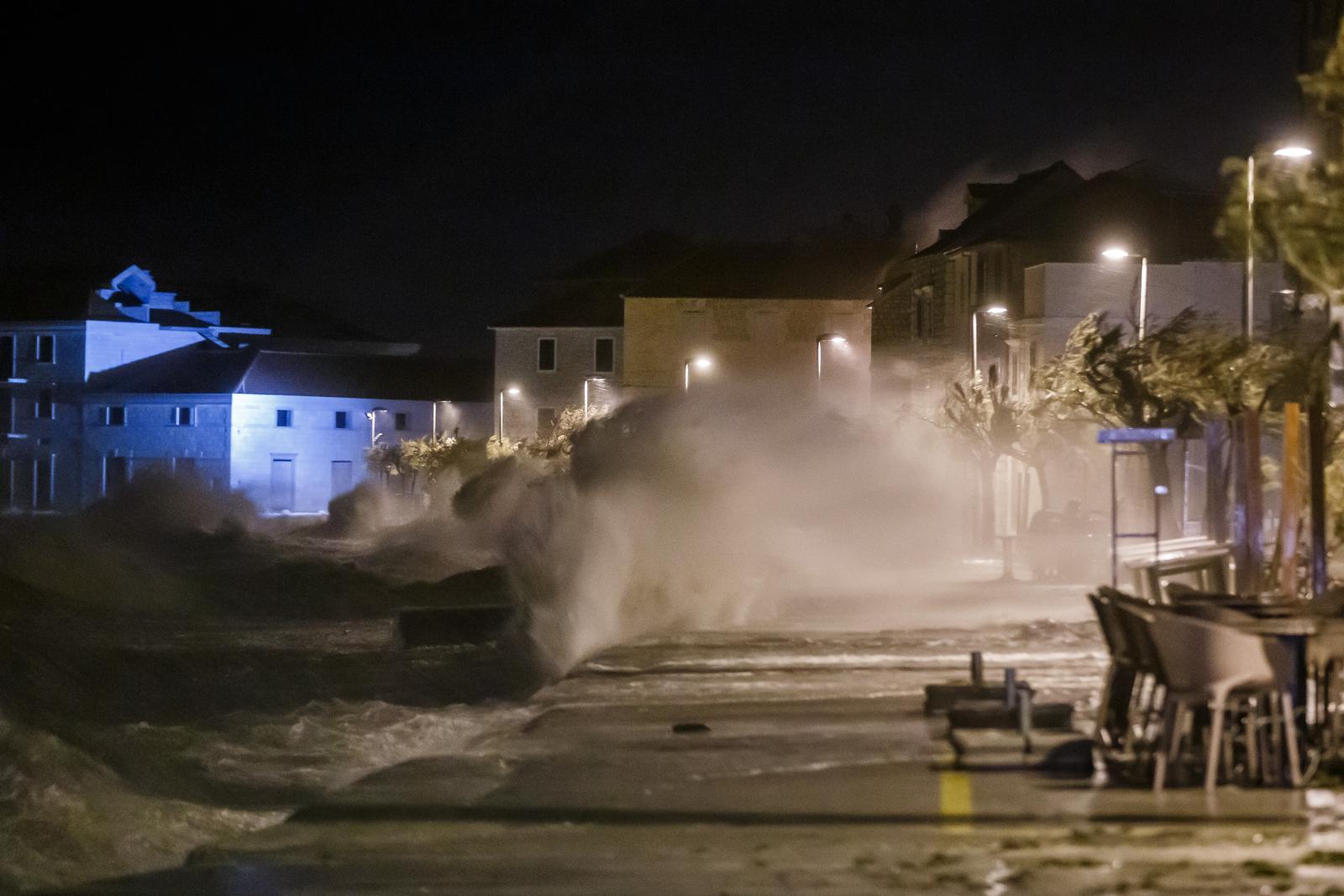 Orkansko jugo tijekom noći zahvatilo Kaštela