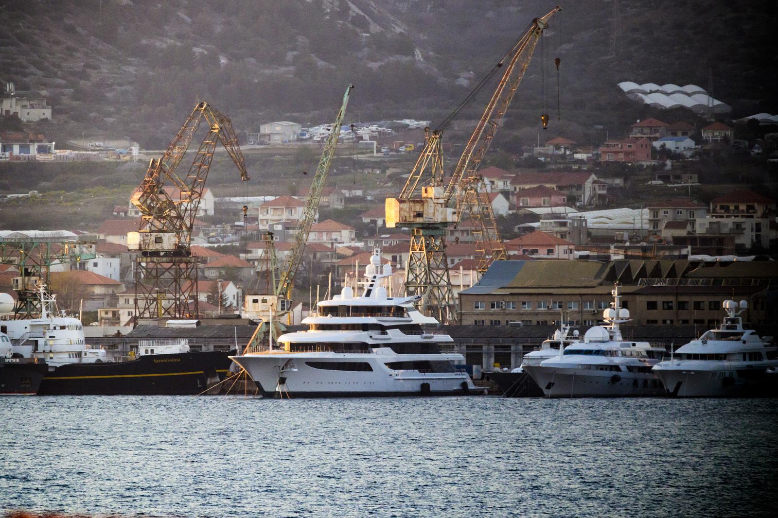 Jahta Royal Romance uhićenog oligarha  Viktora Medvedchuka nalazi se u Trogiru