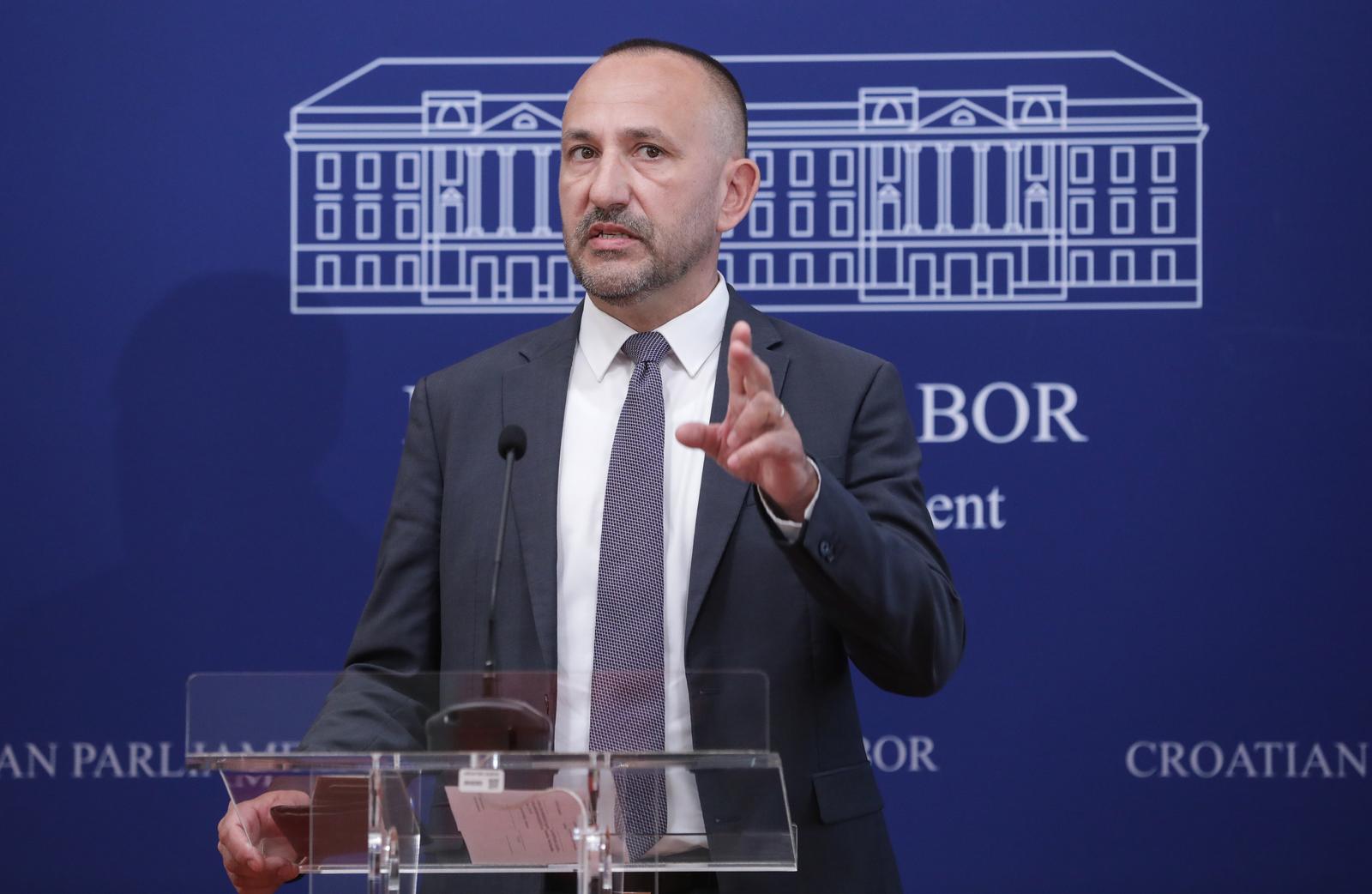 Saborski zastupnik Hrvoje Zekanović obratio se medijima