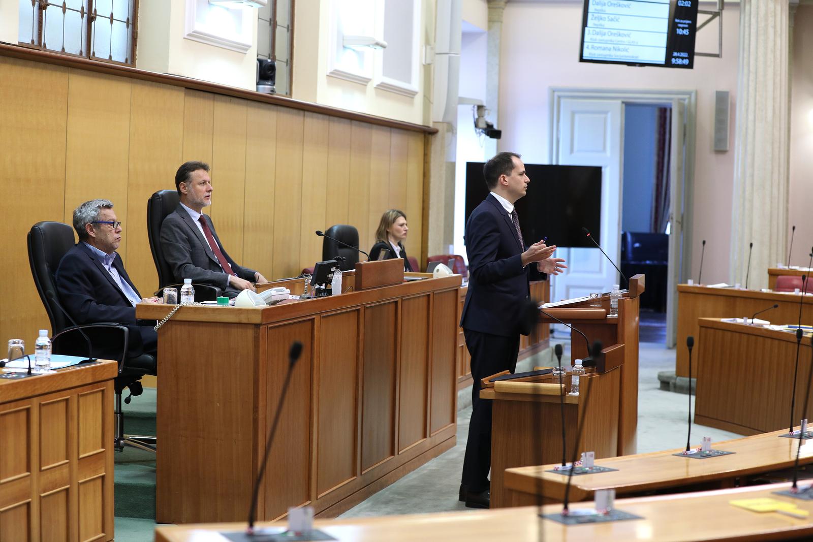 Zagreb: Sabornica gotovo prazna zbog predstavljanja novih ministara