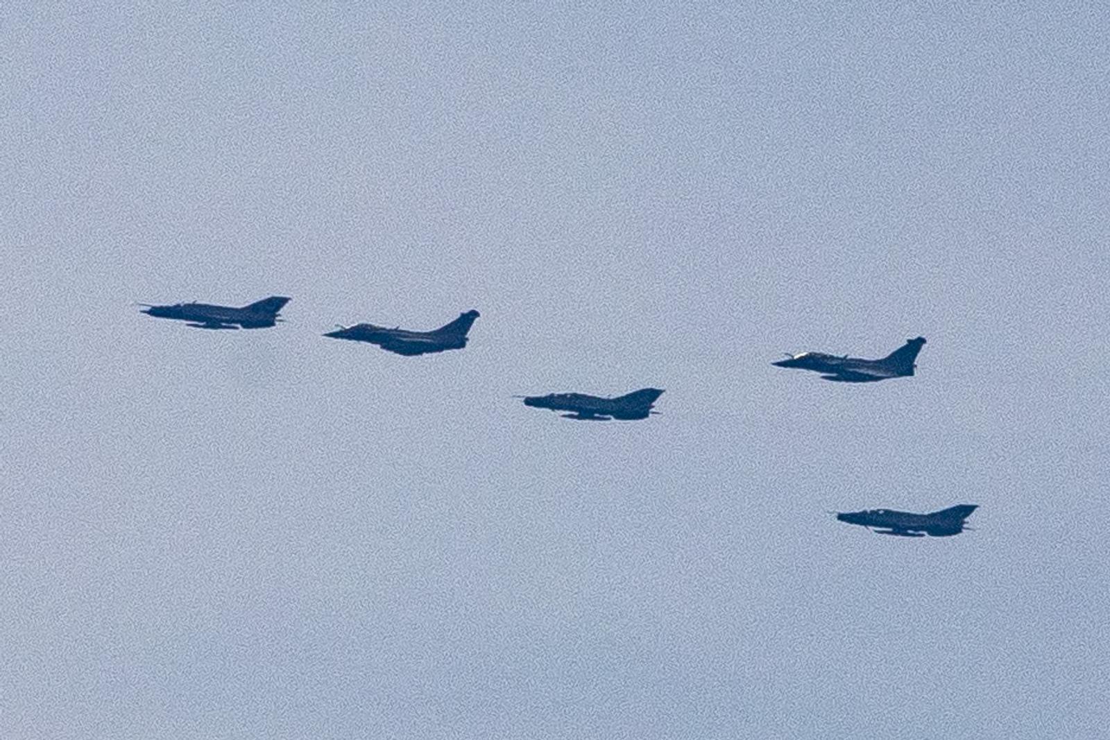 Pula: Zajednička vježba 191. Eskadrile lovačkih aviona i francuskih Rafalea s nosača zrakoplova "Charles de Gaulle"
