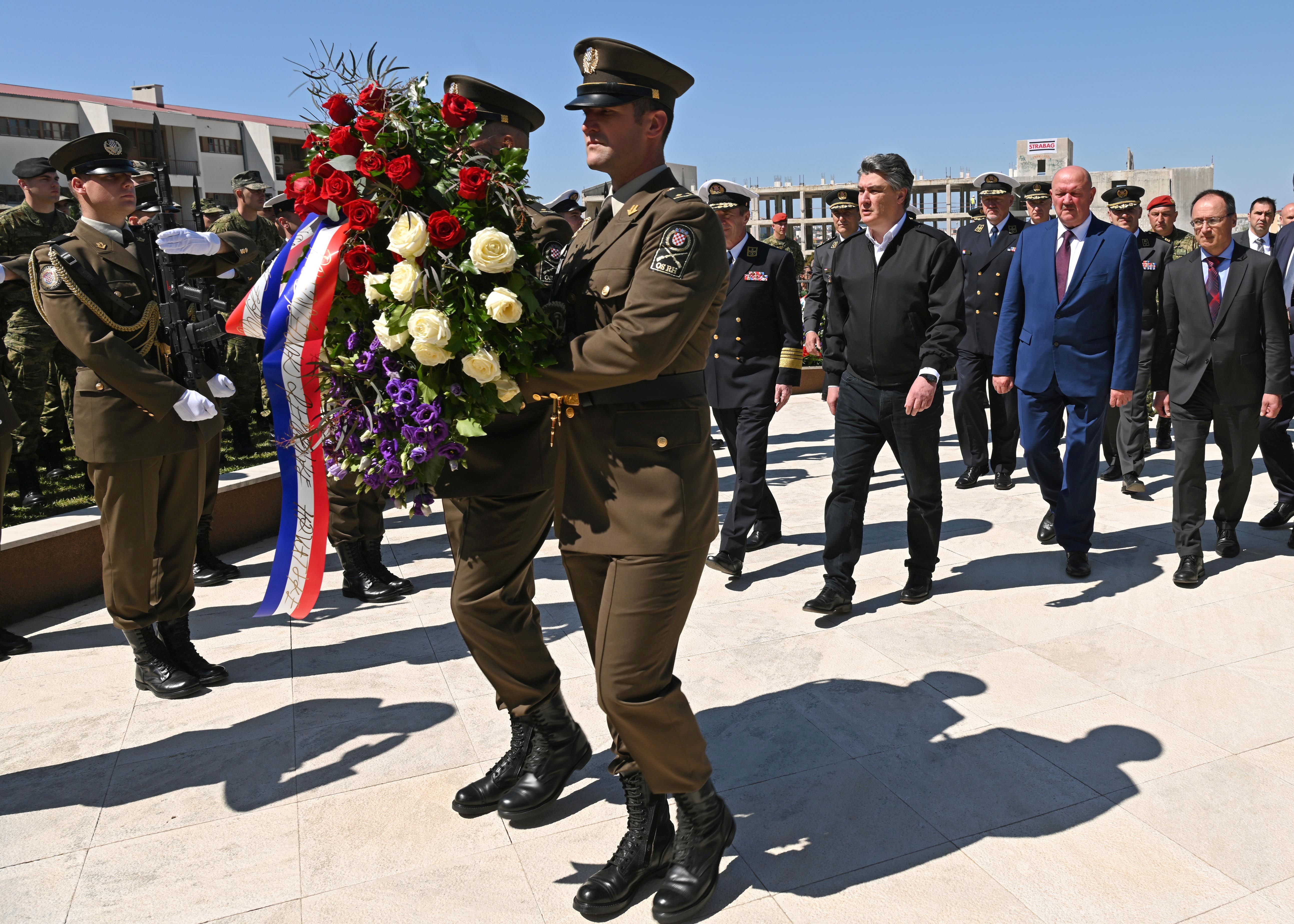 Četvrta gardijska brigada Pauci