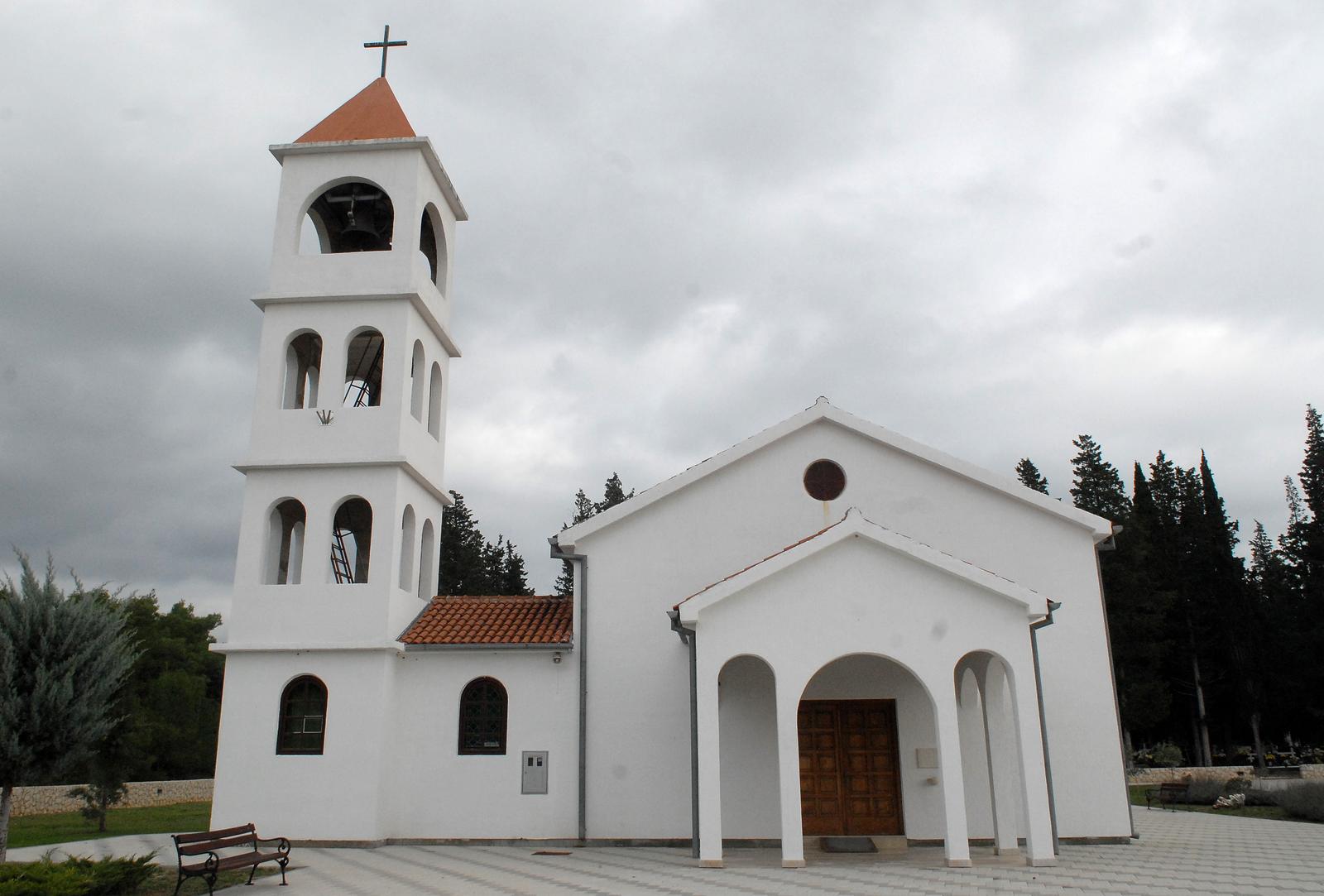 Sukoan: Provalnik iz crkve otu?io kale i glazbeno poja?alo