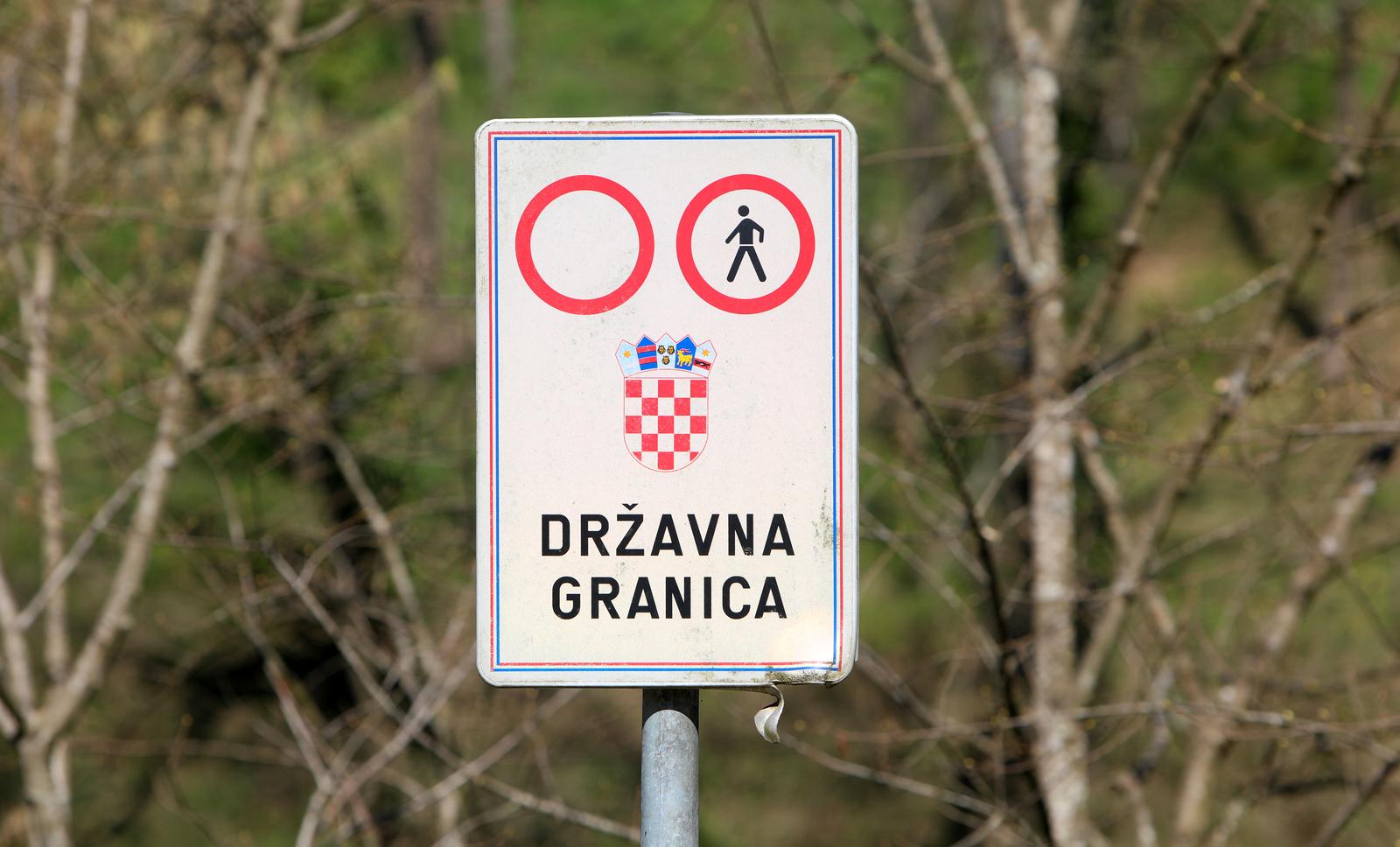 Granica između Hrvatske i Slovenije  na rijeci Kupi u općini Kamanje