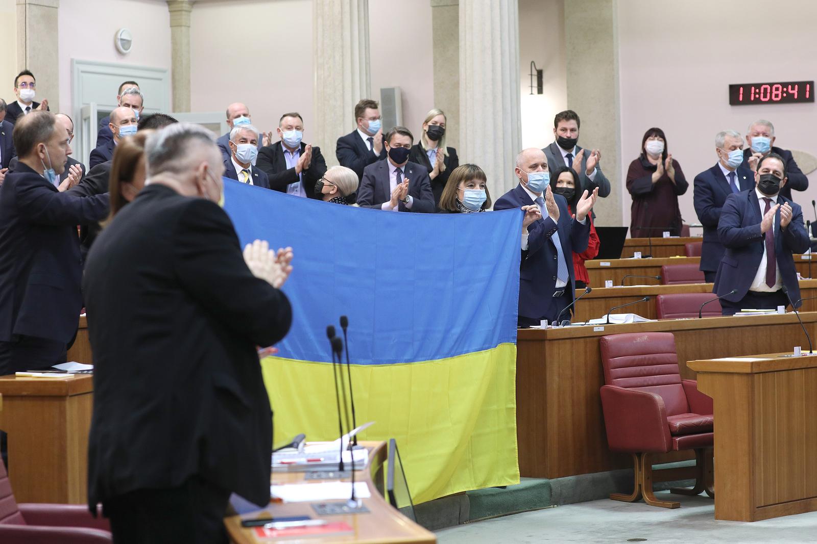 Ukrajinska zastava u Saboru, veleposlanik Kirilič dočekan pljeskom