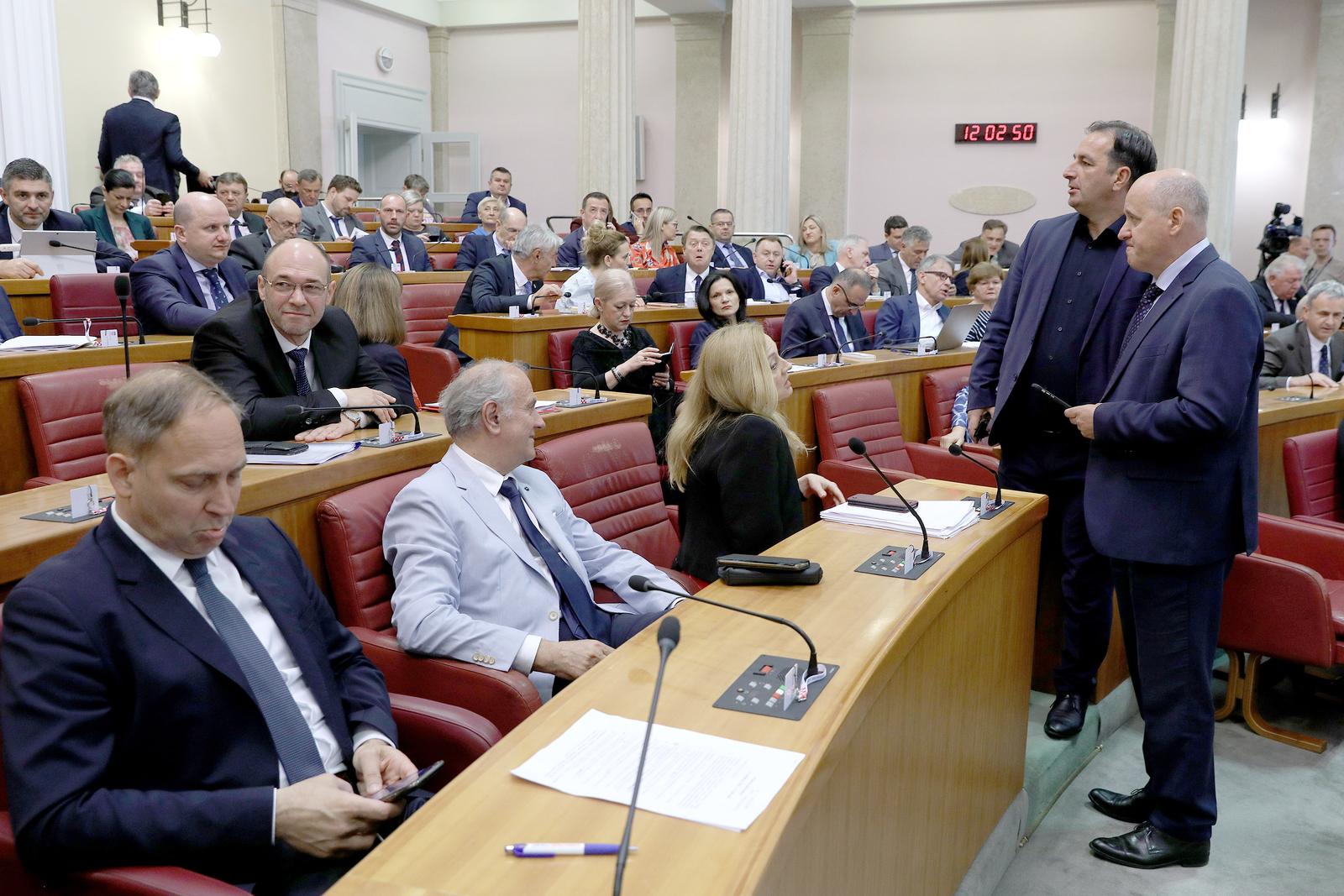 Zagreb: Odbijen novi Zakon o prekidu trudnoće