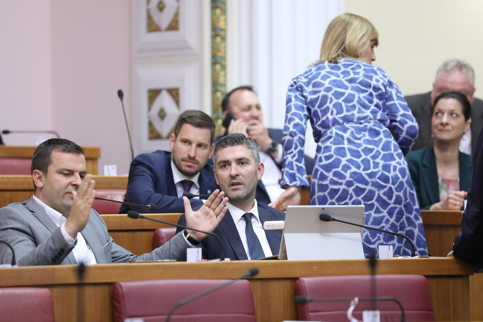 Zagreb: Odbijen novi Zakon o prekidu trudnoće