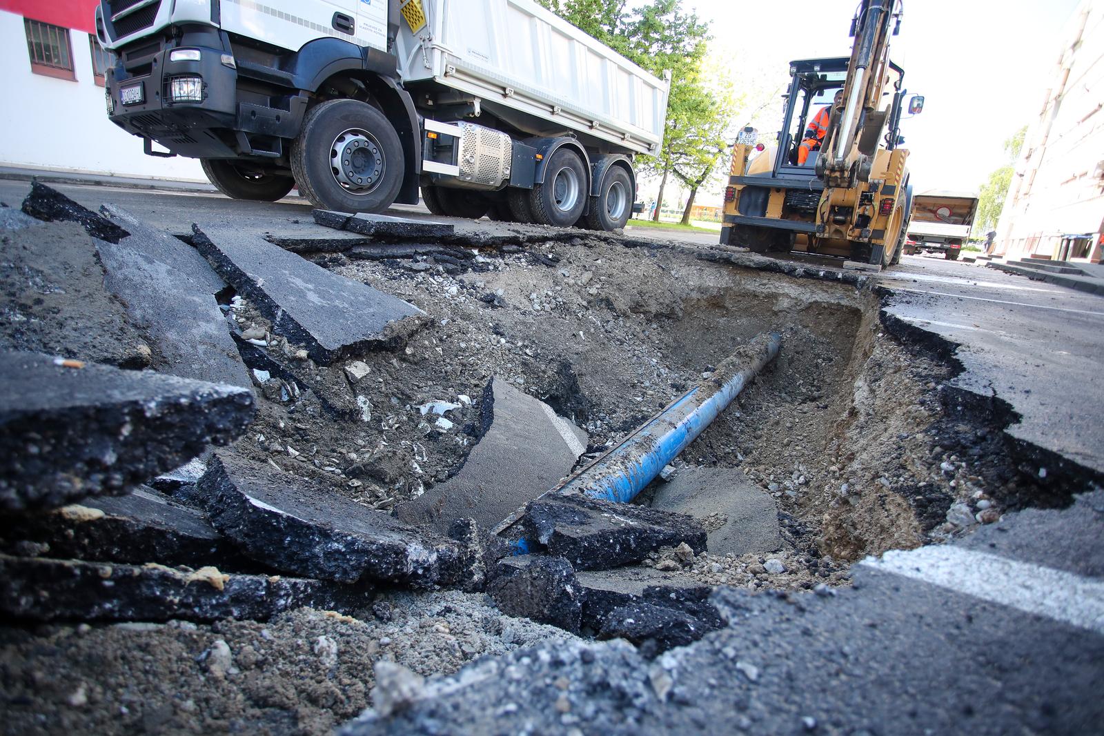 Zagreb: U Argentinskoj ulici došlo je do puknuća vodovodne cijevi