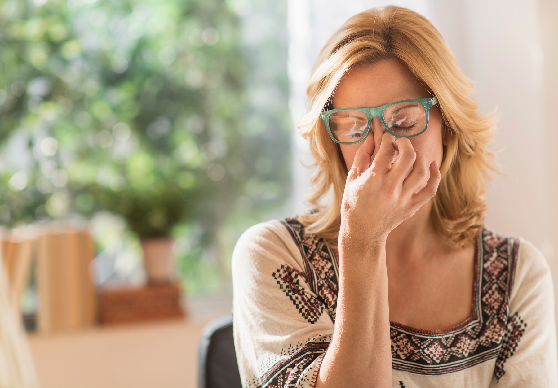 Woman having headache