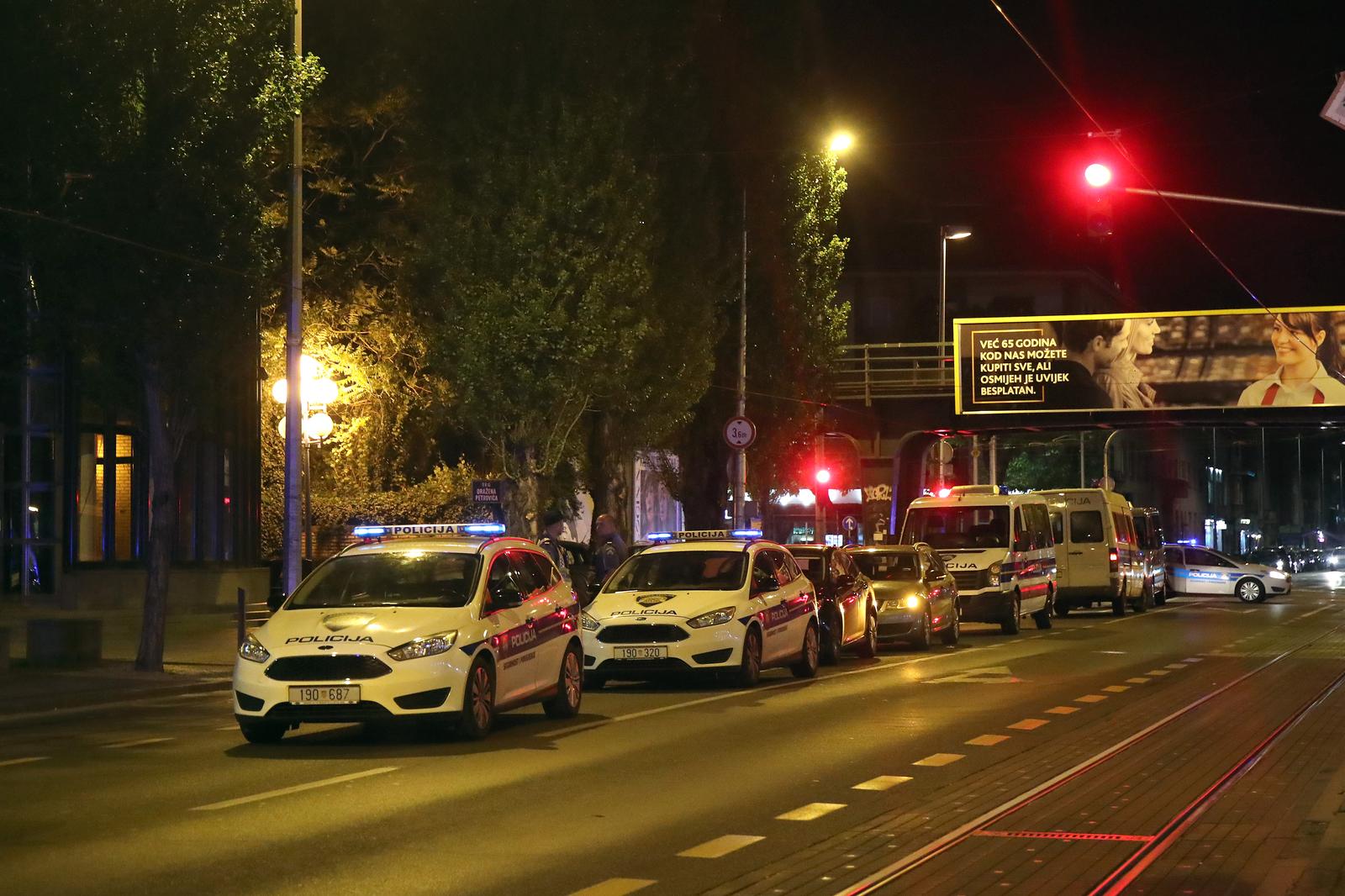 Zagreb: Policija ispred Cibone zbog navijačkih nereda do koji je došlo na košarkaškoj utakmici između Dinama i Bosca
