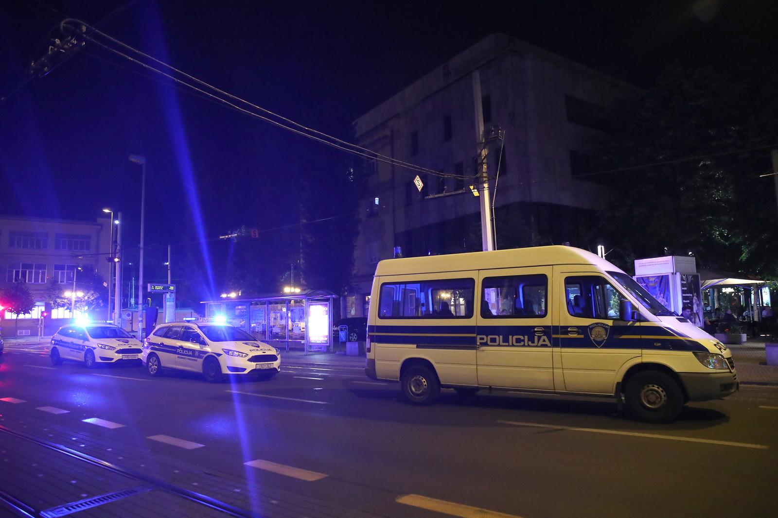 Zagreb: Policija ispred Cibone zbog navijačkih nereda do koji je došlo na košarkaškoj utakmici između Dinama i Bosca