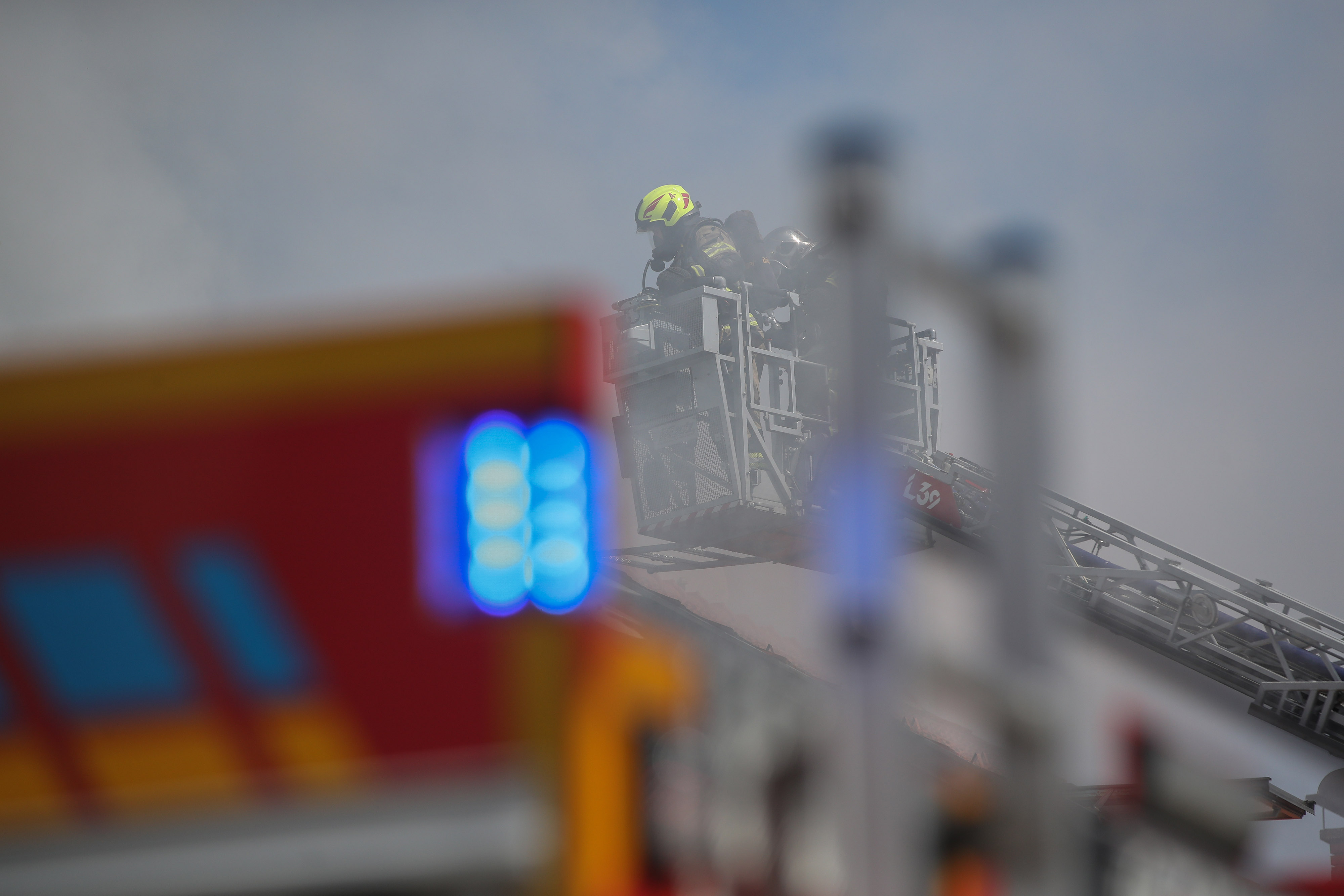 Zagreb:  Vatrogasci gase poar krovita obiteljske ku?e u naselju Botinec.