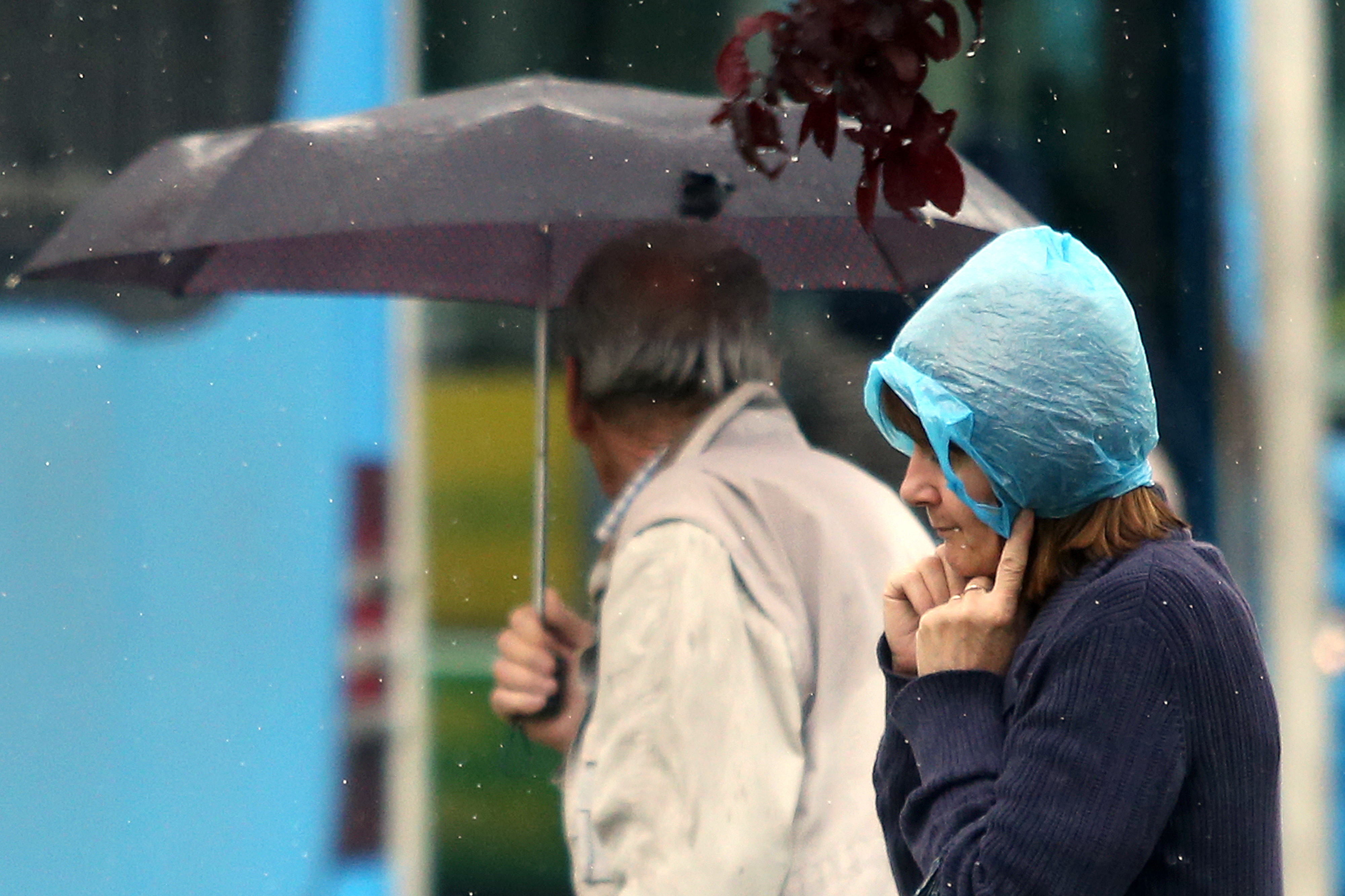 Zagreb: Neki od gra?ana o?ito ne prate vremensku prognozu pa nemaju kiobran ni kabanicu