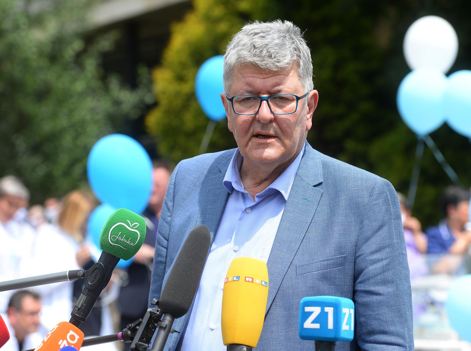 Zagreb: Primopredaja inkubatora kupljenih u sklopu akcije "Vratimo Palčiće u Petrovu"